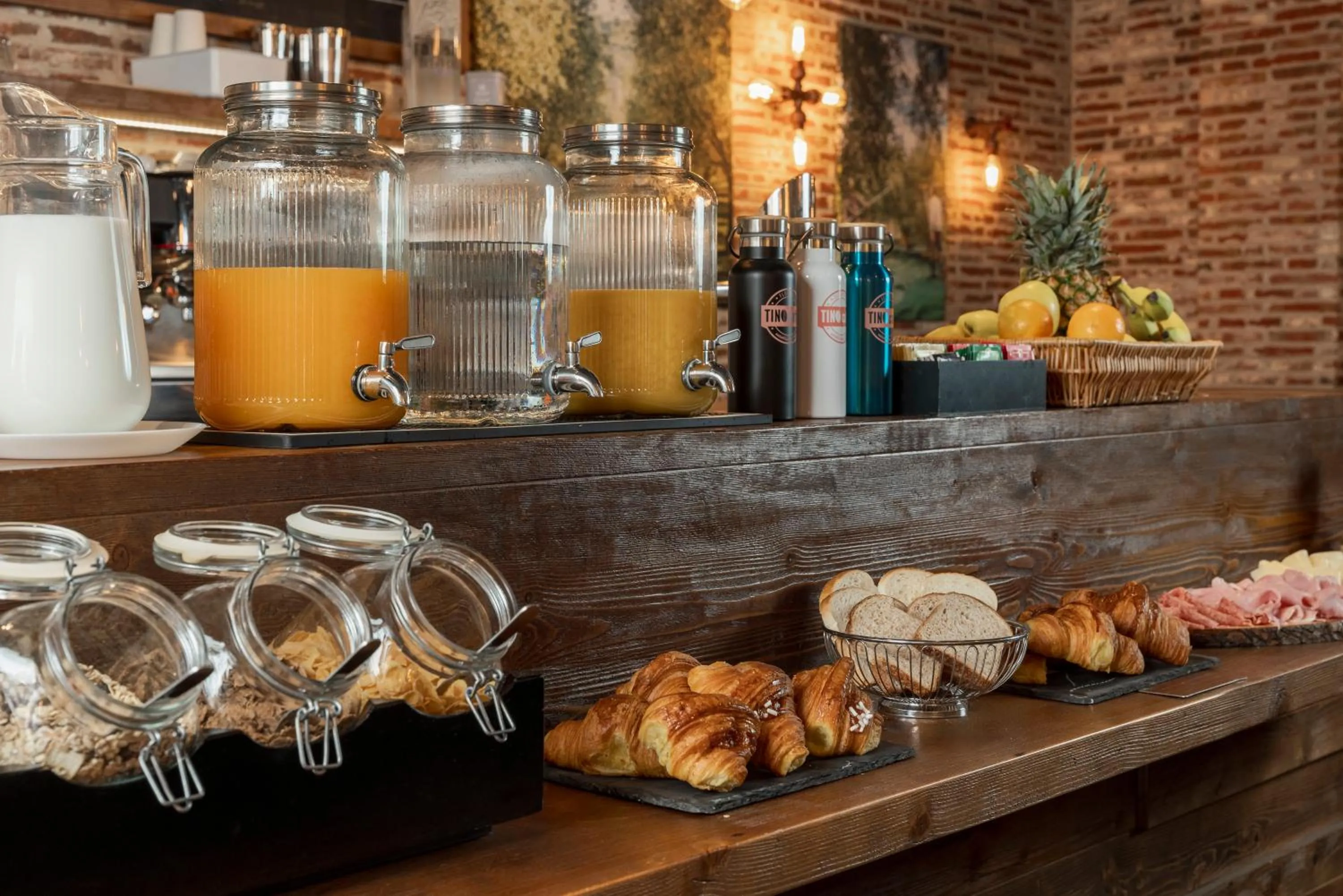 Buffet breakfast in Hotel Boccaccio