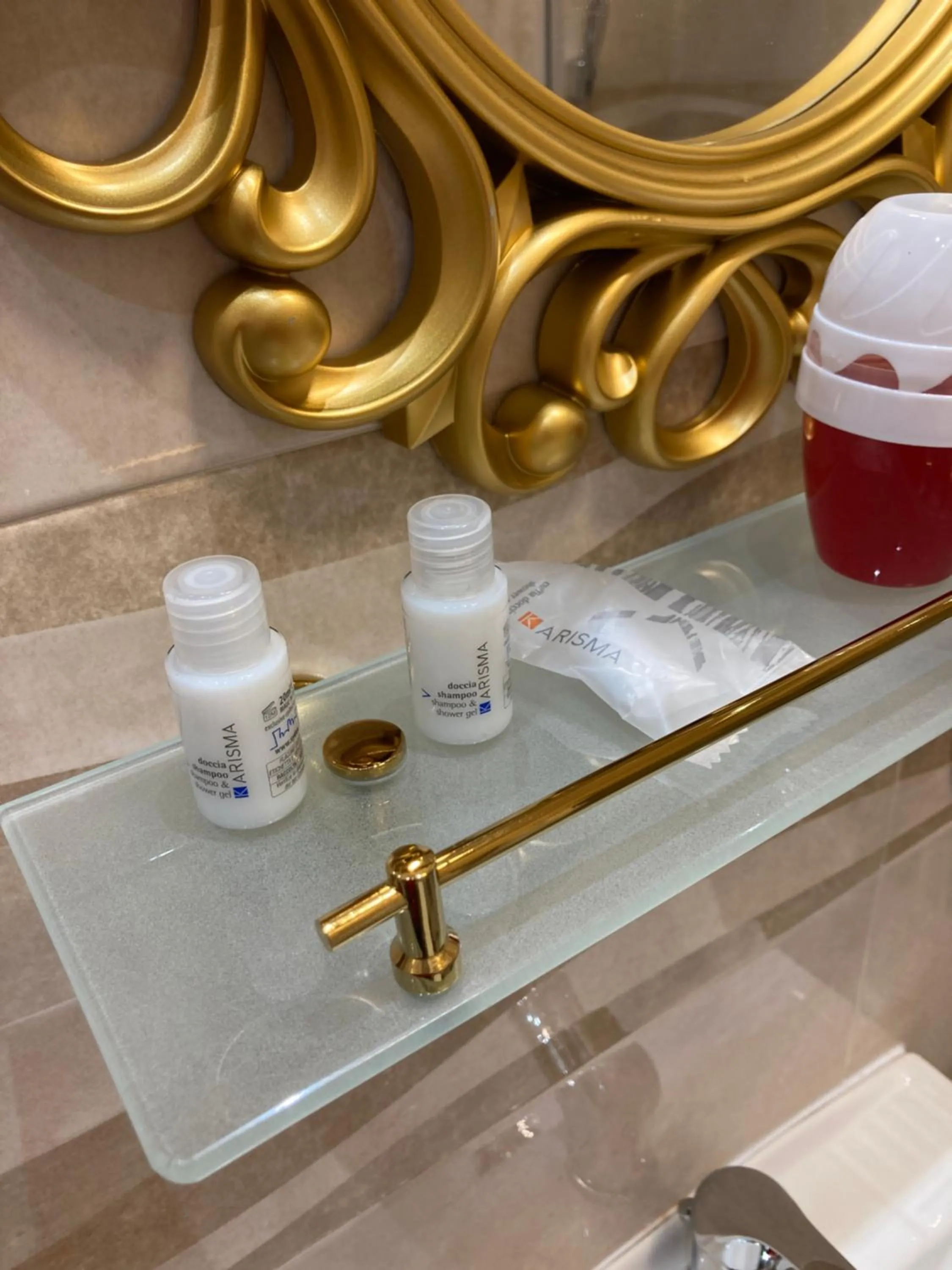 Bathroom in B&B LA REGGIA DI RIHANNA spa