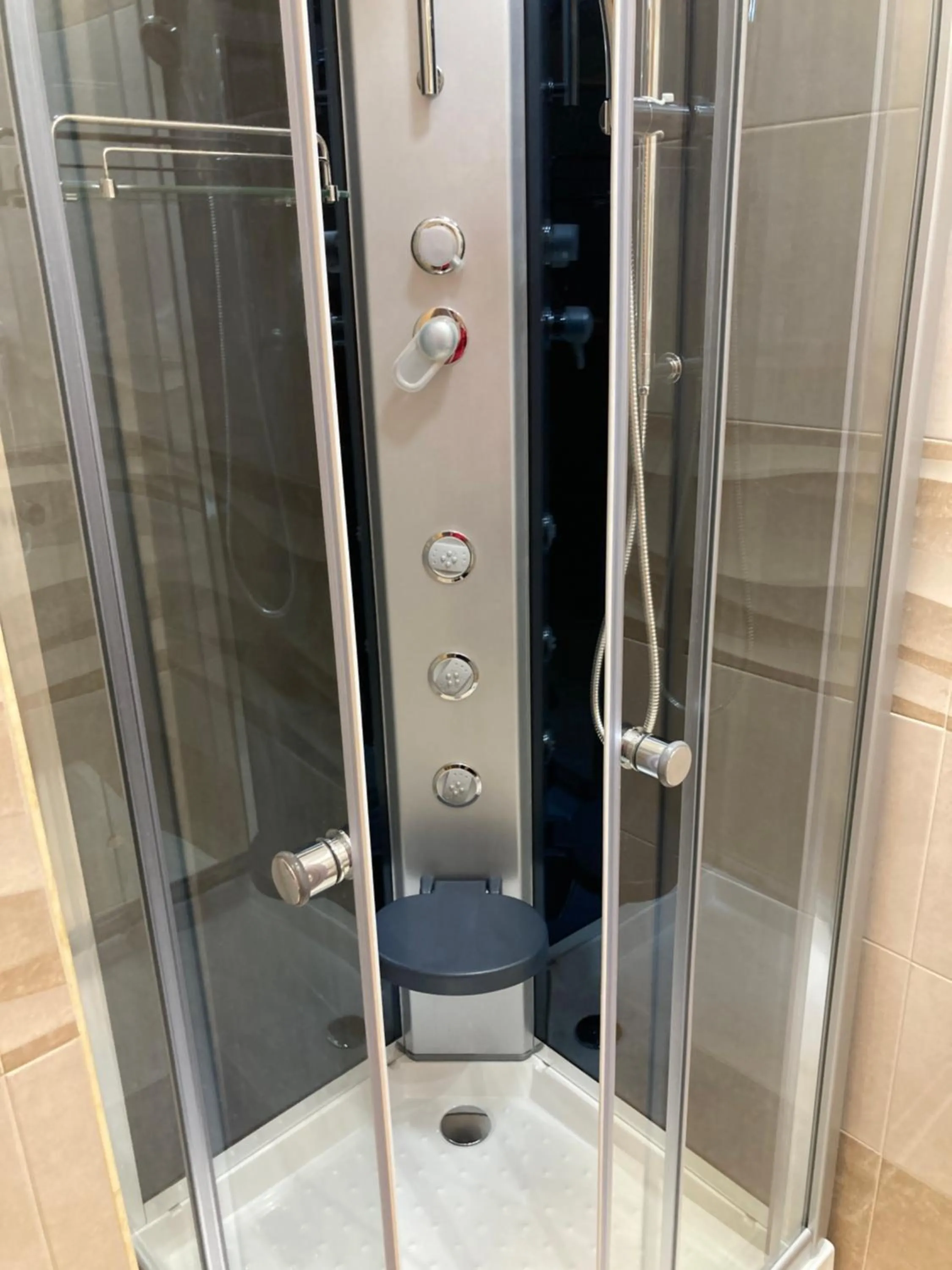 Bathroom in B&B LA REGGIA DI RIHANNA spa