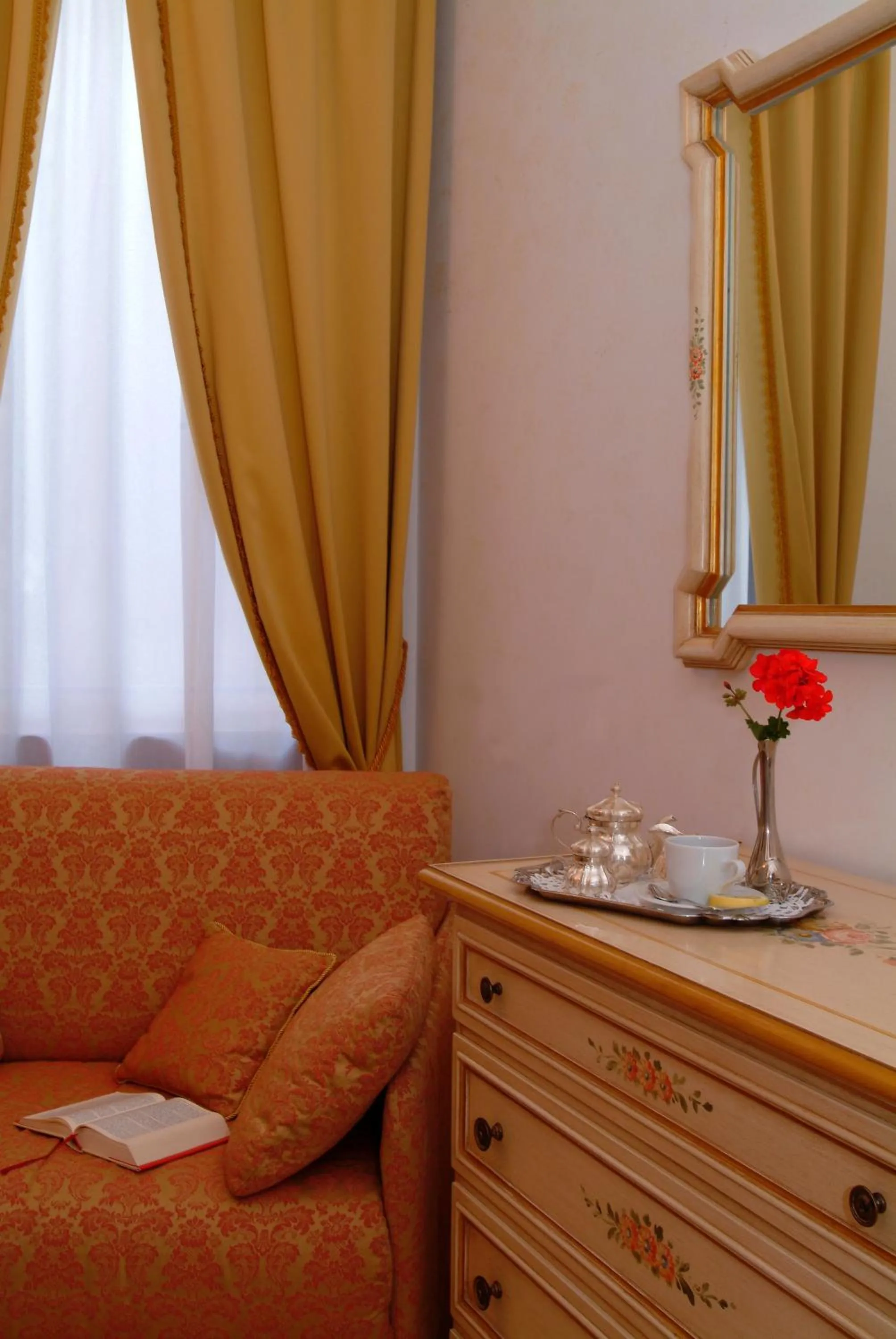 Seating area in Apostoli Palace