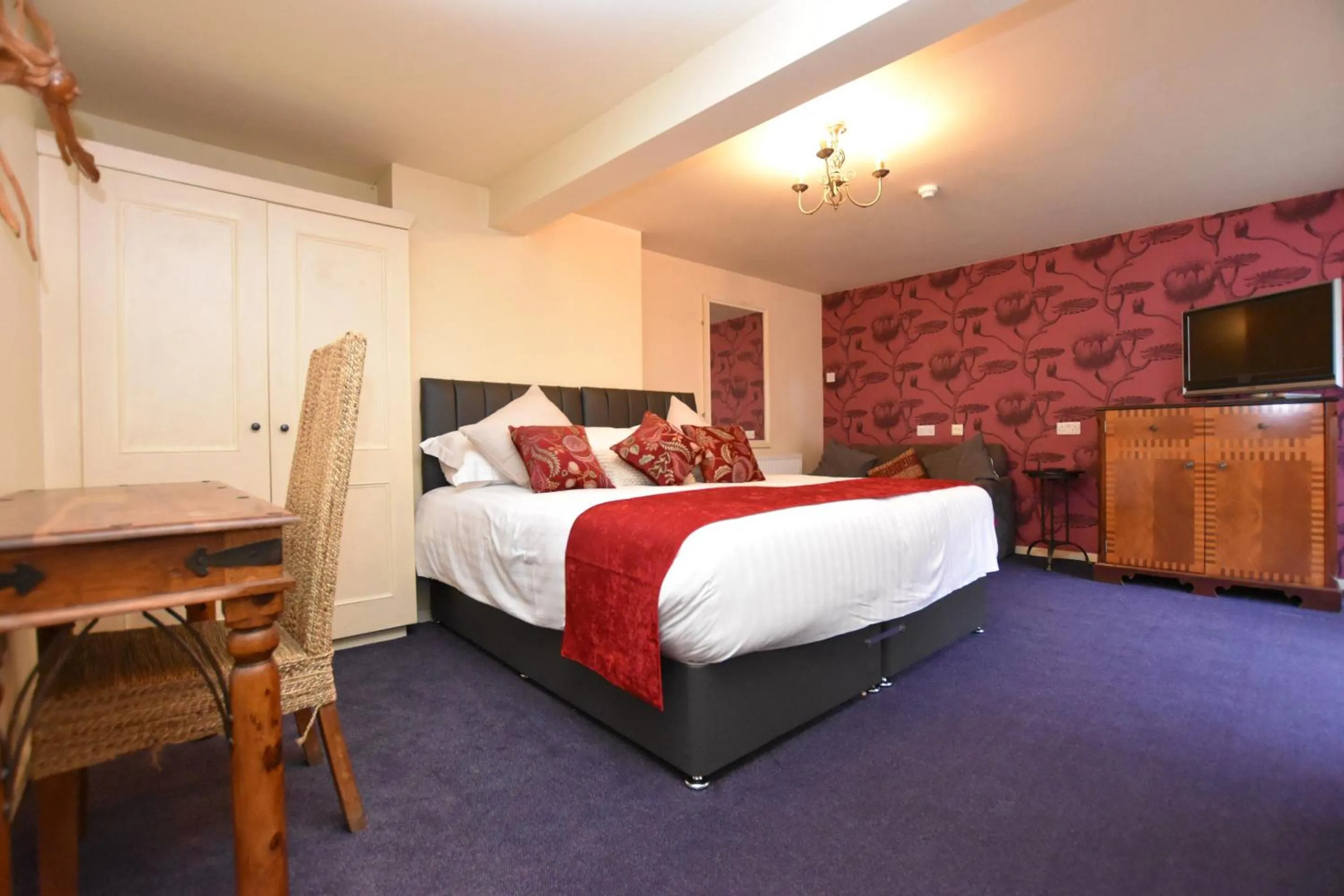 Bedroom, Bed in The Halford Bridge Inn