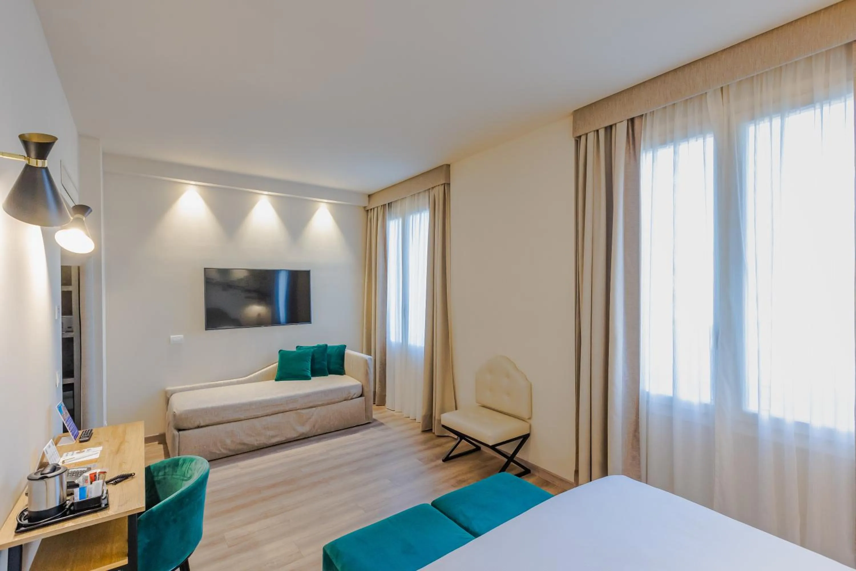 Photo of the whole room, Bed in FH55 Grand Hotel Mediterraneo