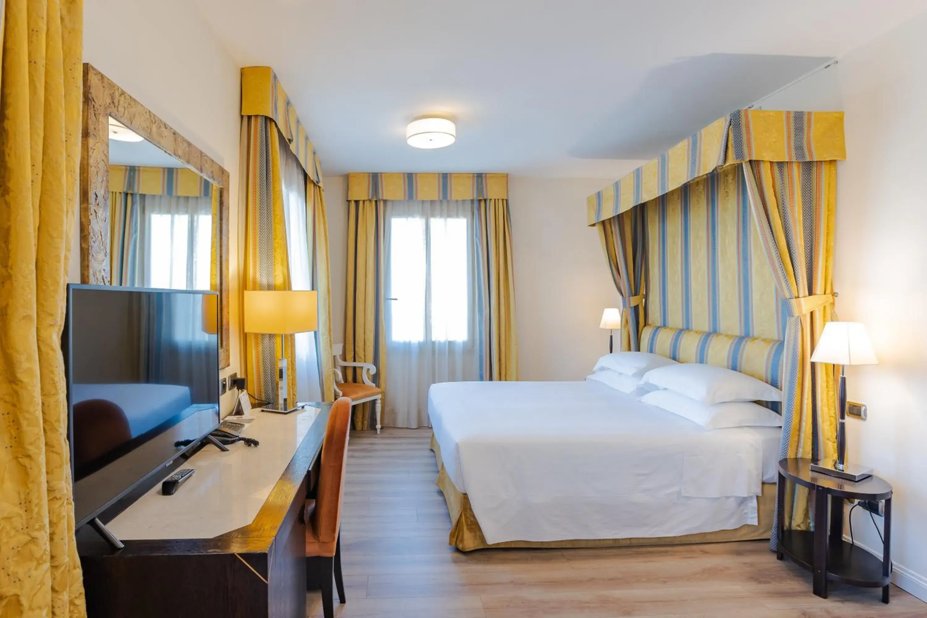 Junior Suite with City View - single occupancy in FH55 Grand Hotel Mediterraneo Junior Suite with City View - single occupancy in FH55 Grand Hotel Mediterraneo