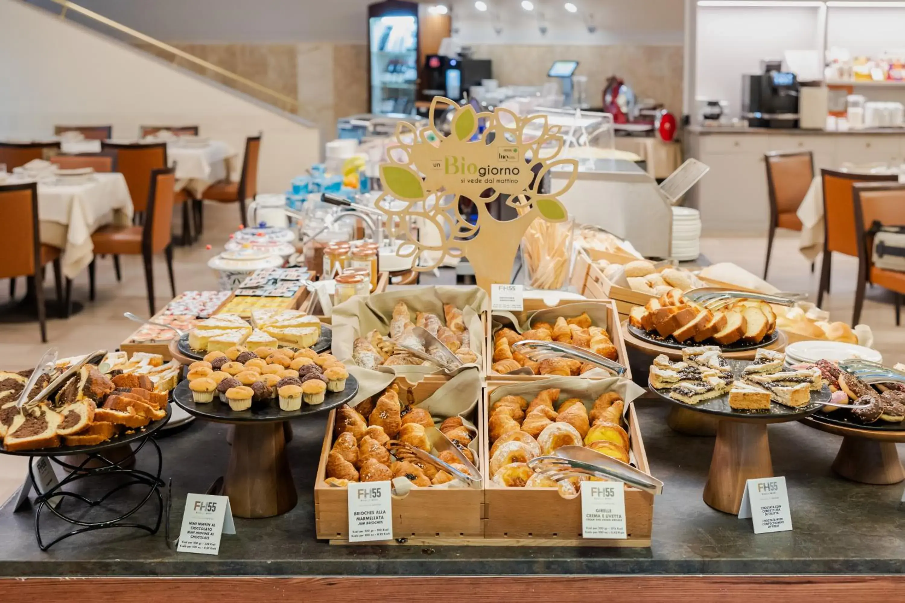 Food and drinks in FH55 Grand Hotel Mediterraneo Food and drinks in FH55 Grand Hotel Mediterraneo