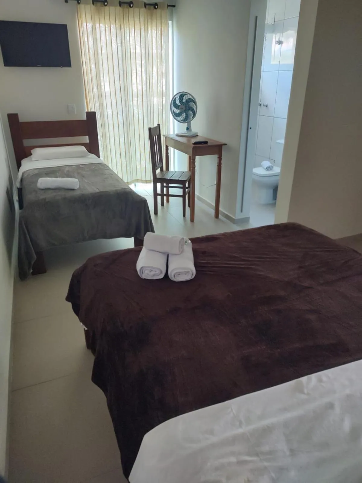 Photo of the whole room, Bed in Santiago Palace Hotel