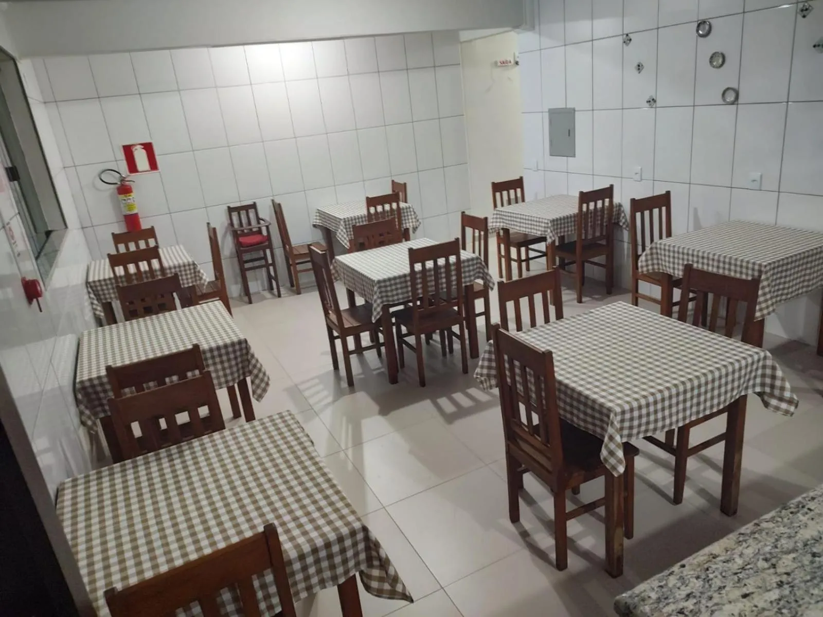 Communal kitchen in Santiago Palace Hotel