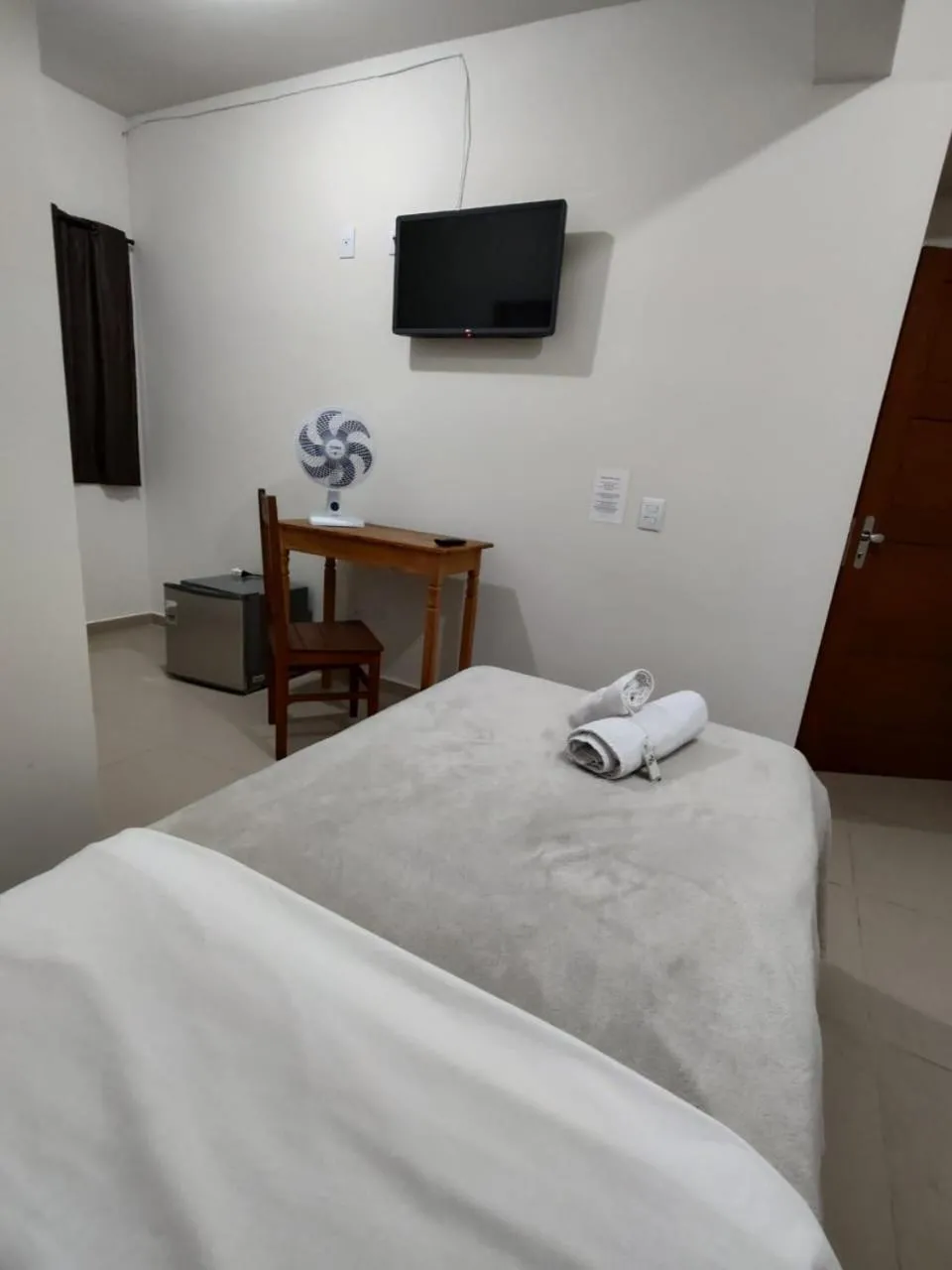 Photo of the whole room, Bed in Santiago Palace Hotel