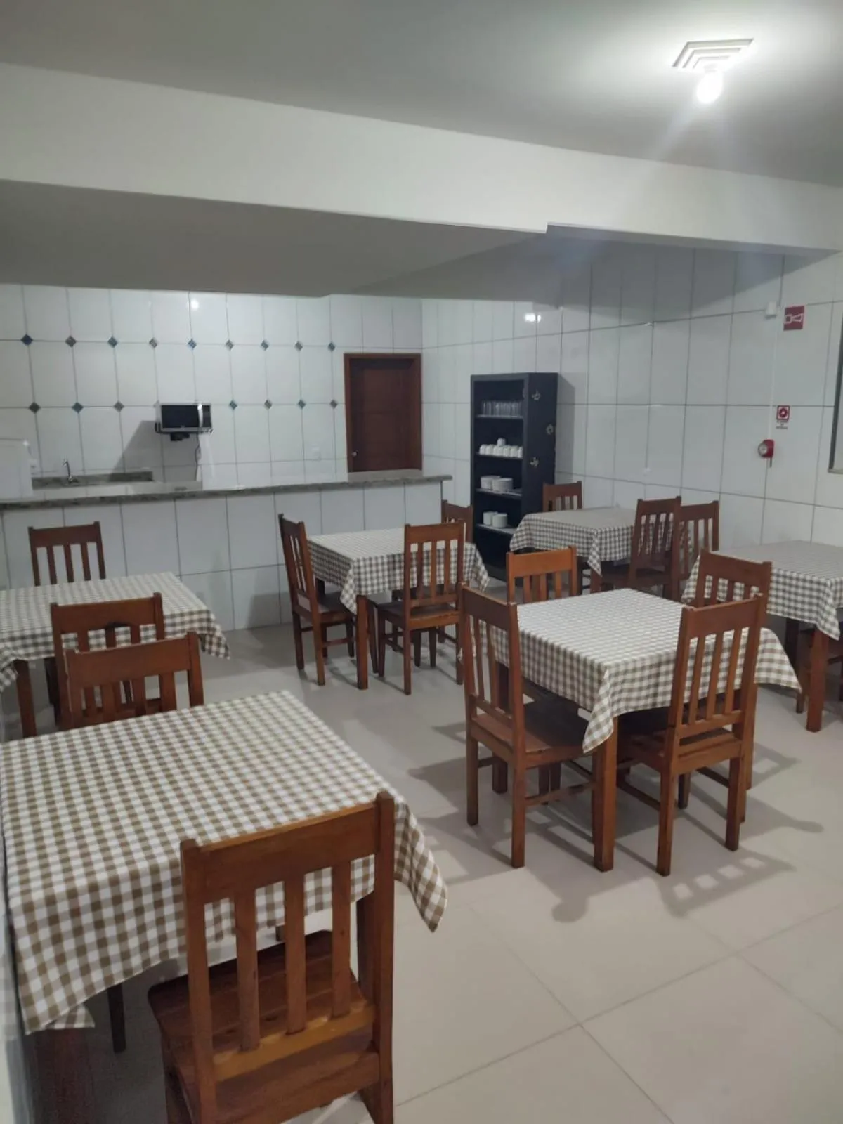 Communal kitchen in Santiago Palace Hotel