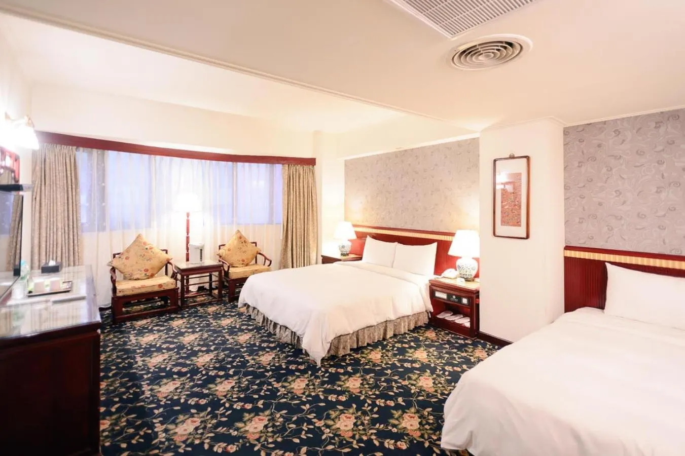 Kiwi Hotel MRT Wenxin Branch (Feng Chia Branch 1)