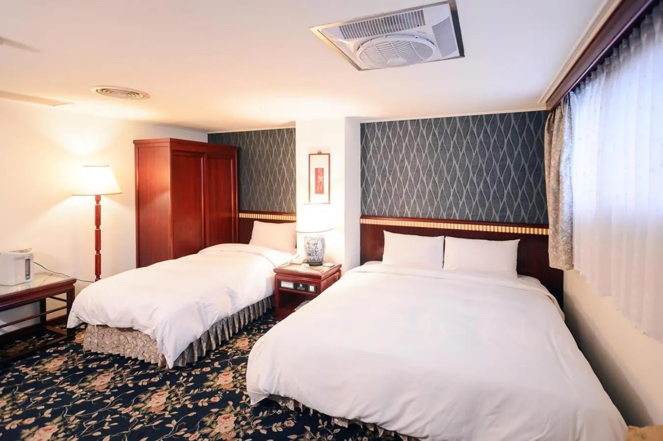 Kiwi Hotel MRT Wenxin Branch (Feng Chia Branch 1)