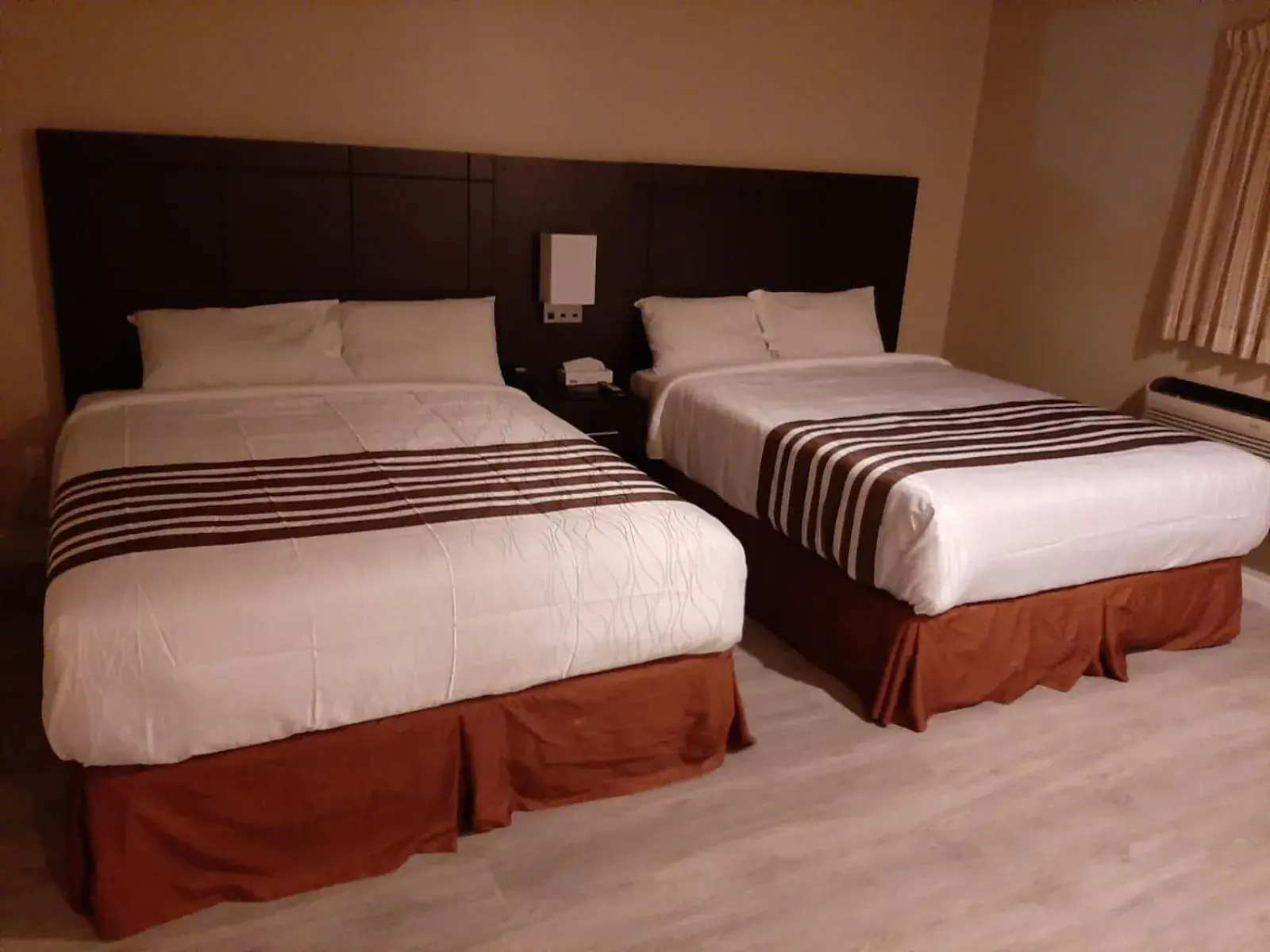 Bed in Silver Maple Motel Bed in Silver Maple Motel