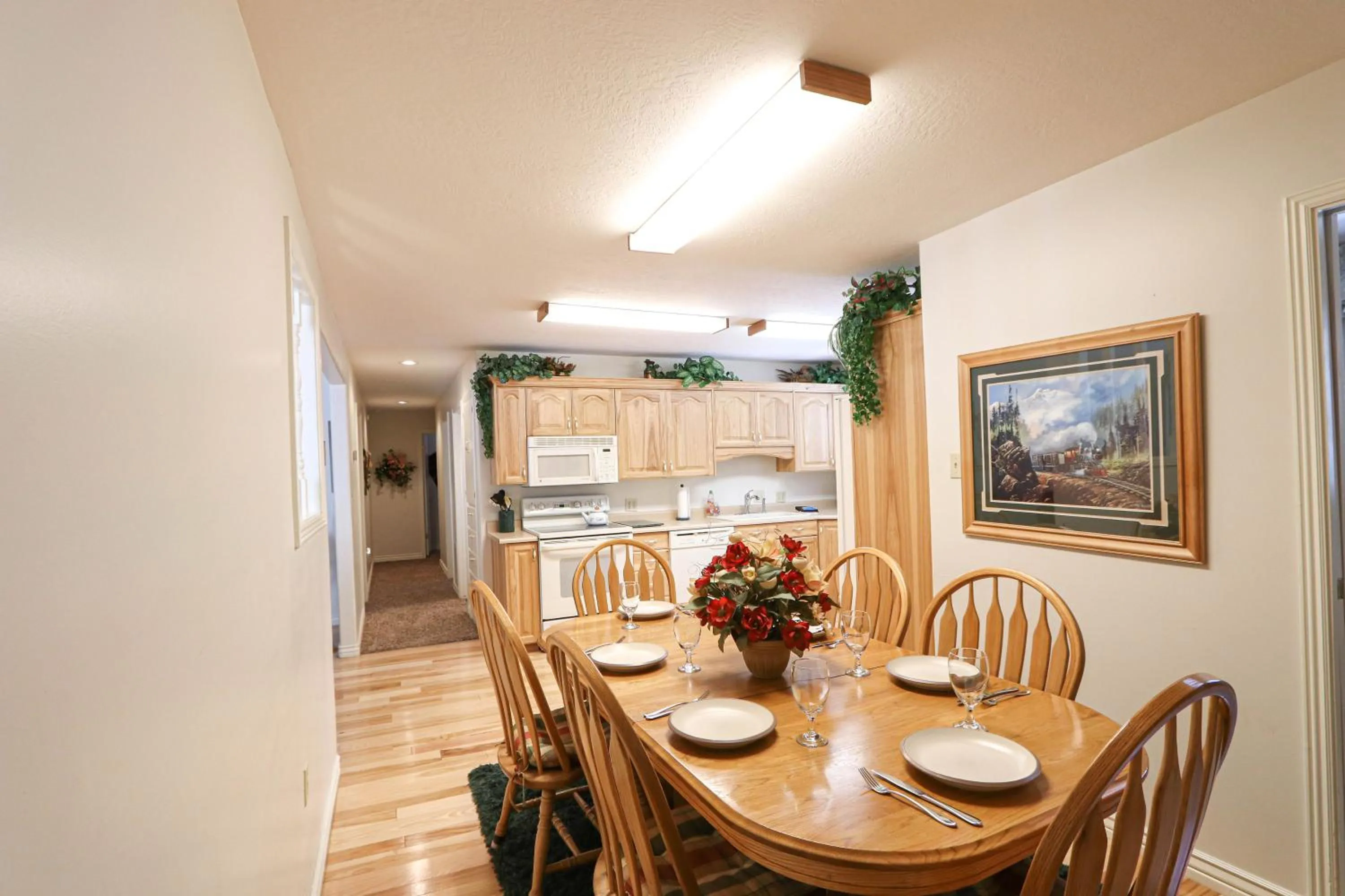 Dining area in South Fork Cabin