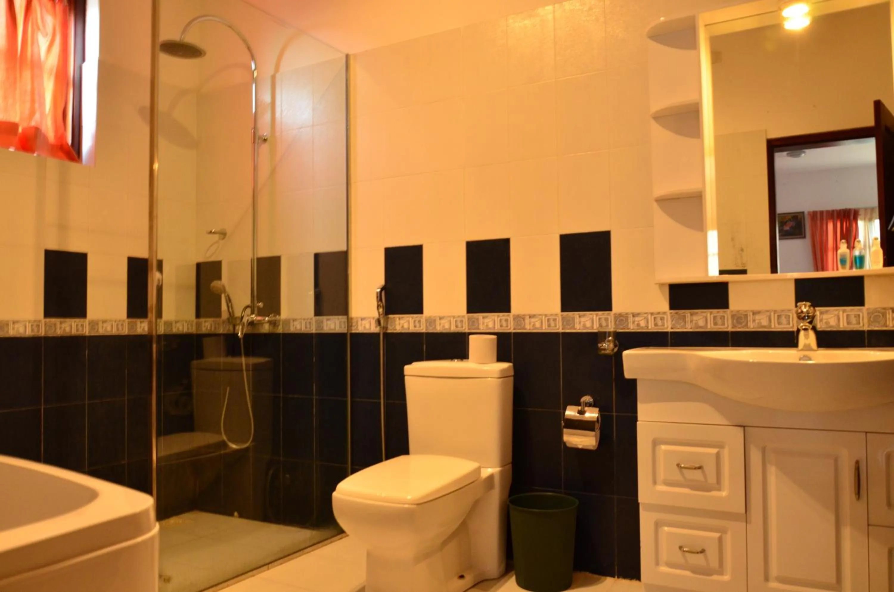 Shower in Marina Bentota