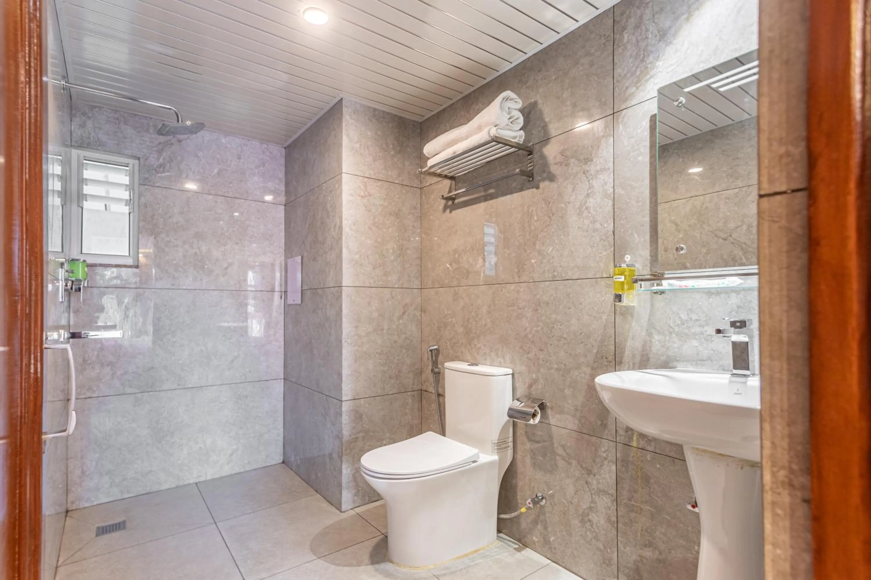 Shower in Amarawati Boutique Hotel