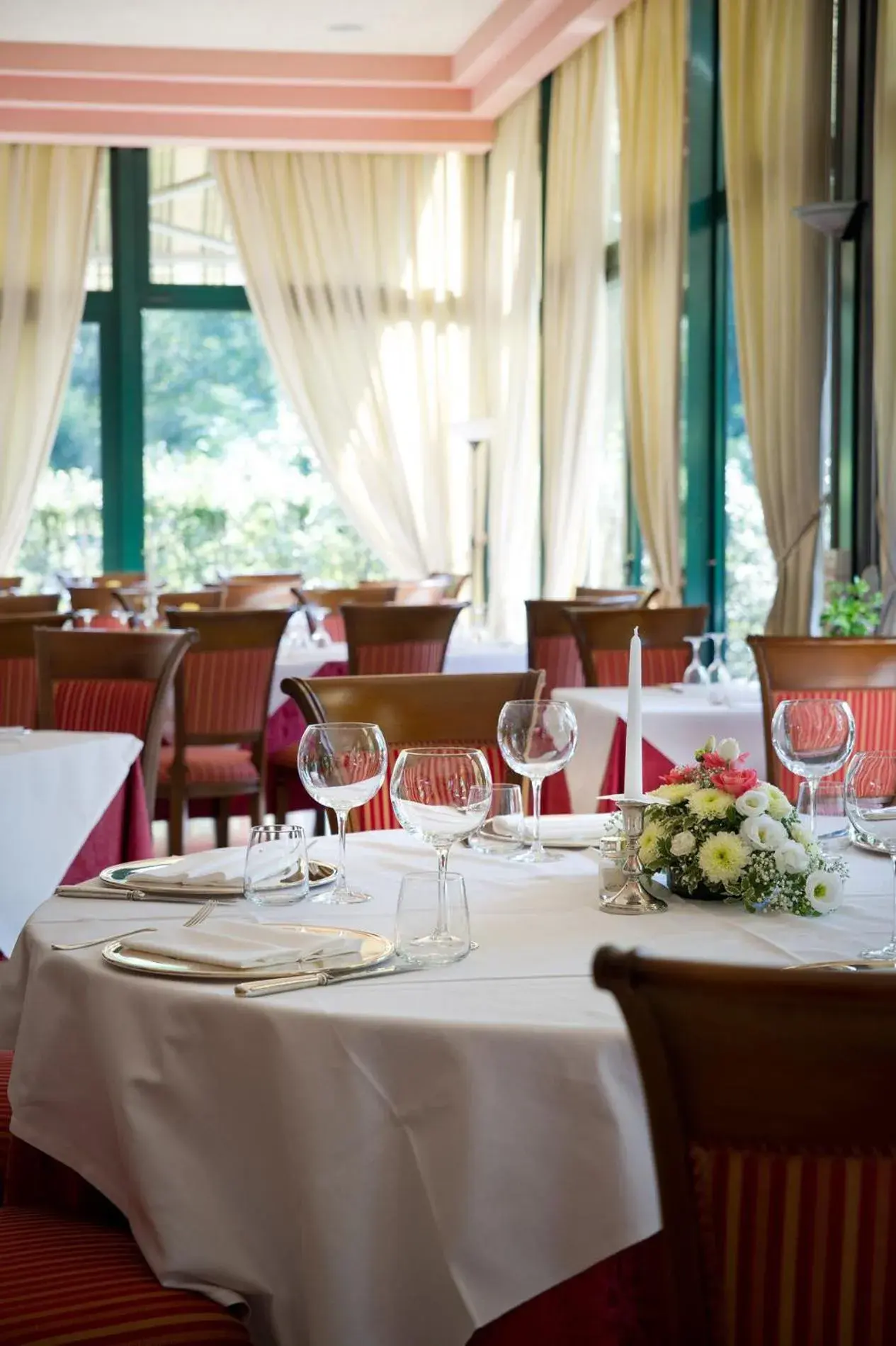 Restaurant/places to eat in Villa Pace Park Hotel Bolognese Restaurant/places to eat in Villa Pace Park Hotel Bolognese
