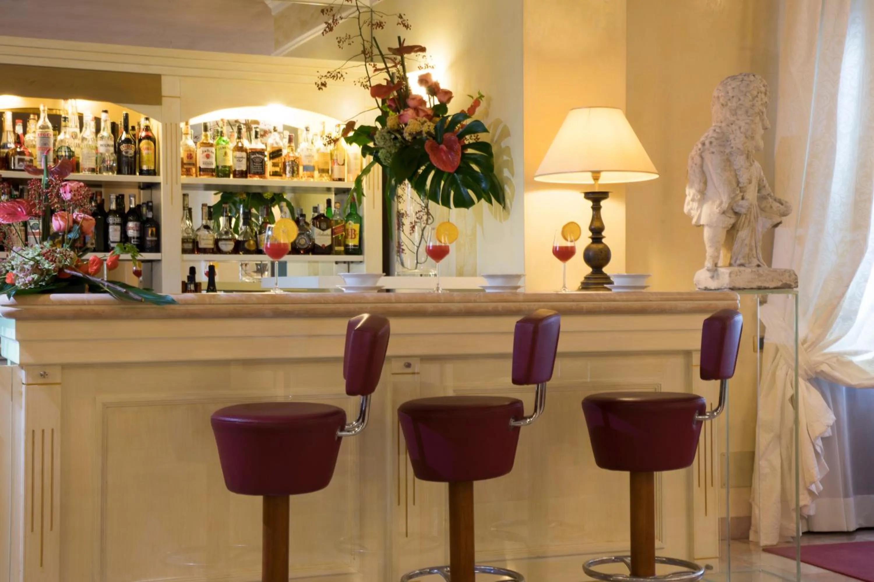 Lounge or bar in Villa Pace Park Hotel Bolognese