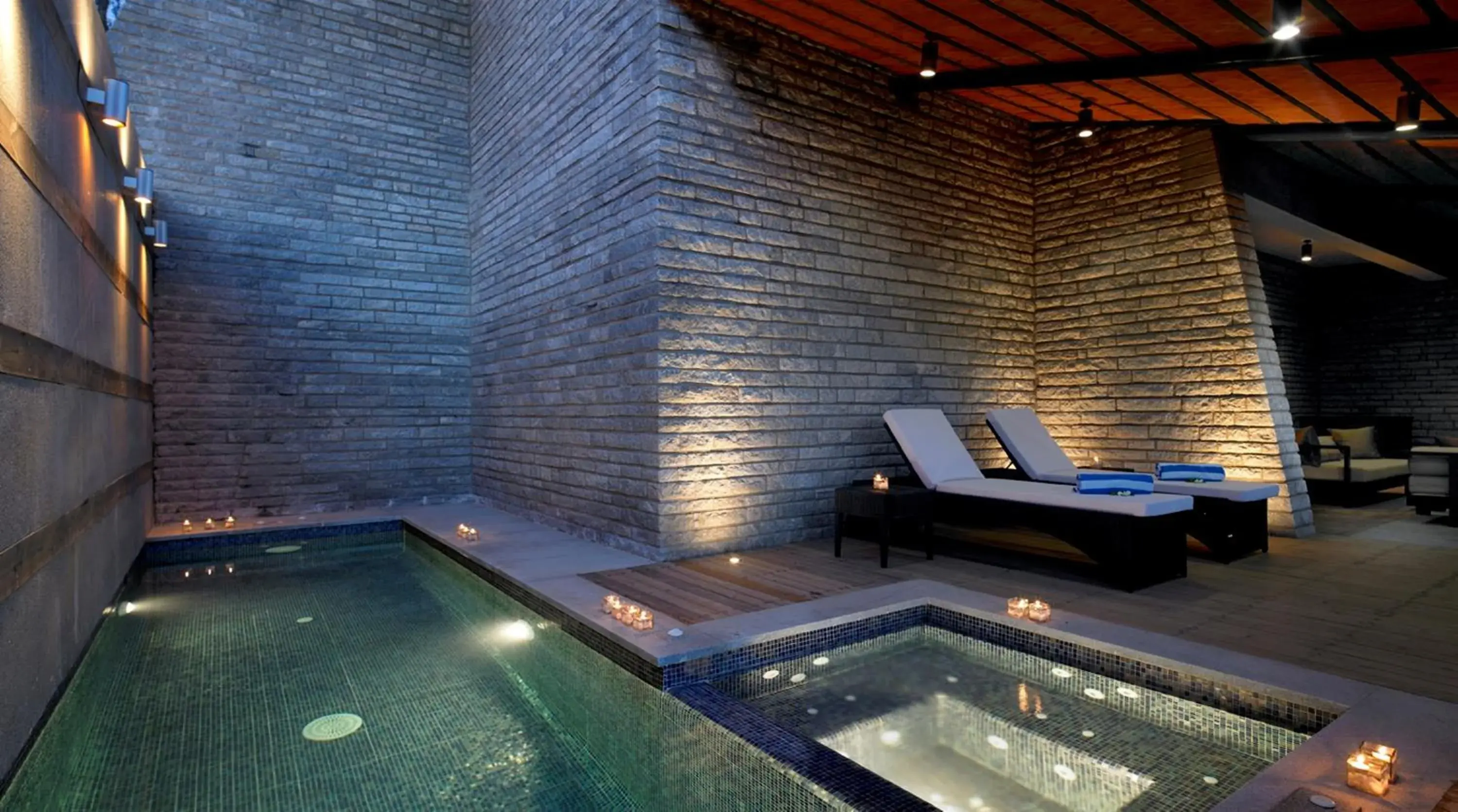 Swimming pool in Angsana Oasis Spa & Resort Swimming pool in Angsana Oasis Spa & Resort