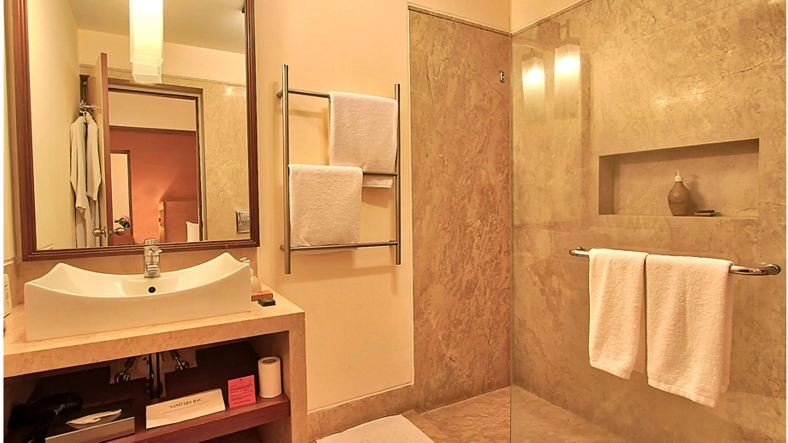 Bathroom in Angsana Oasis Spa & Resort Bathroom in Angsana Oasis Spa & Resort