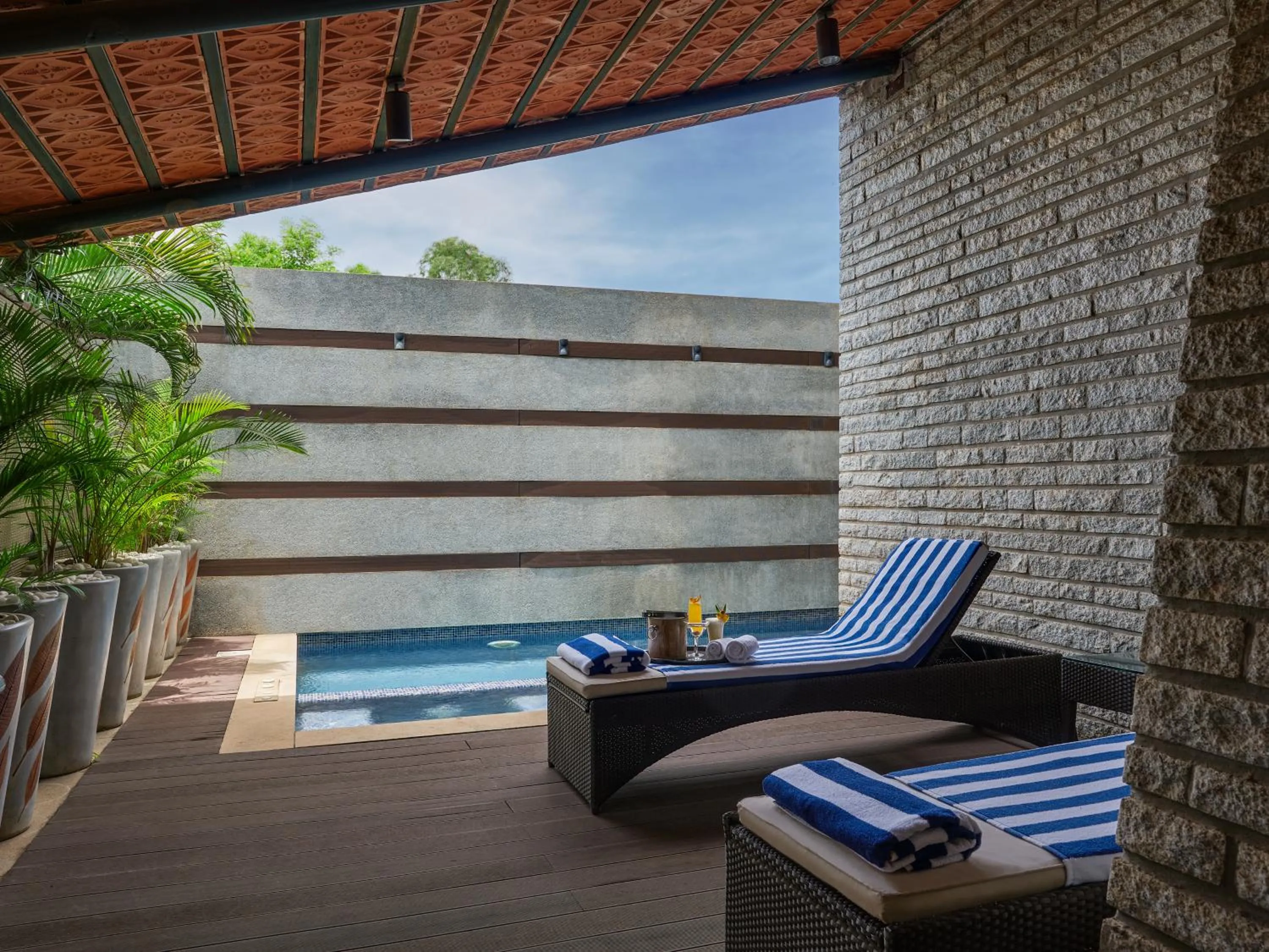 Swimming pool in Angsana Oasis Spa & Resort