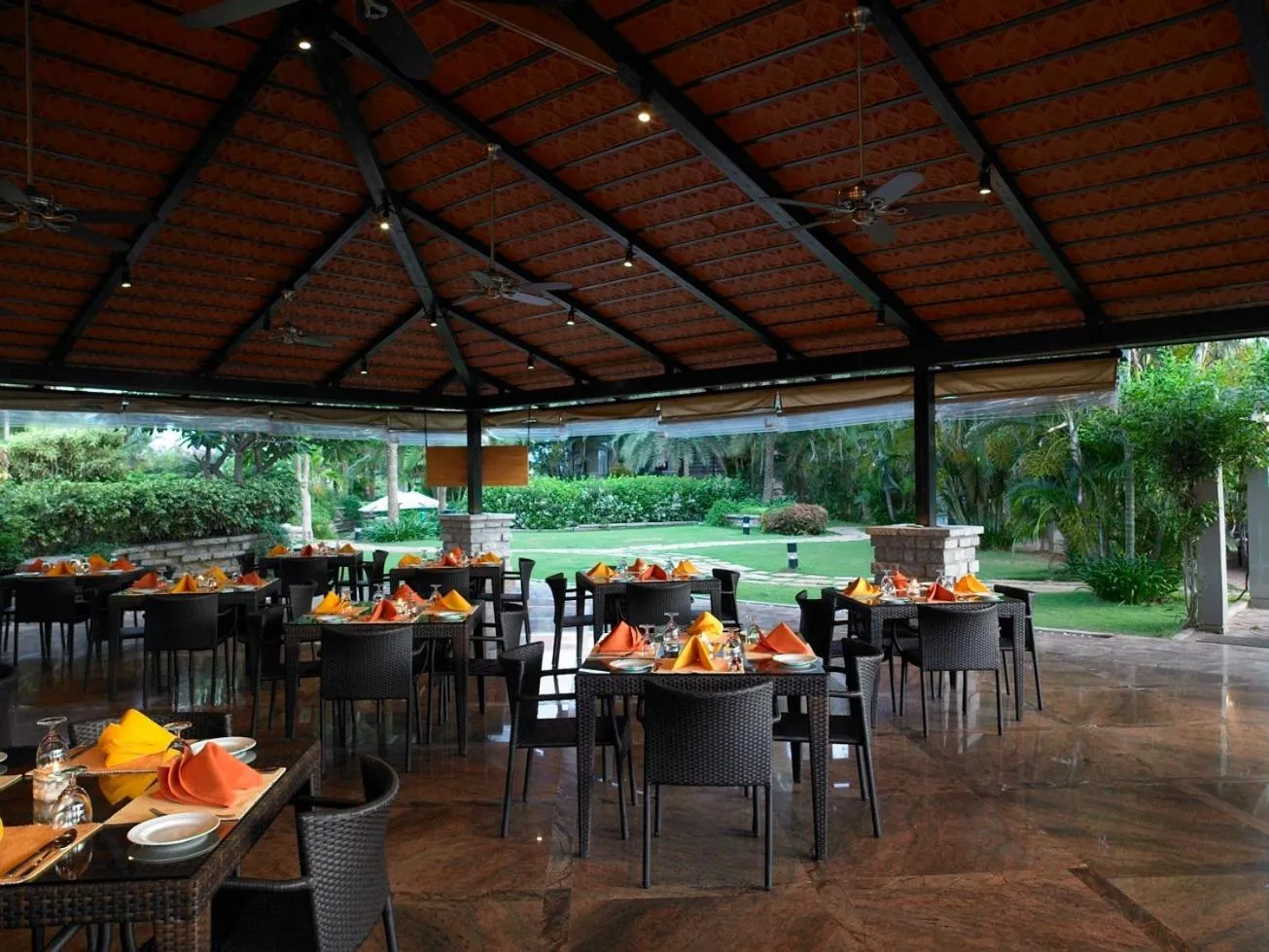 Restaurant/places to eat in Angsana Oasis Spa & Resort