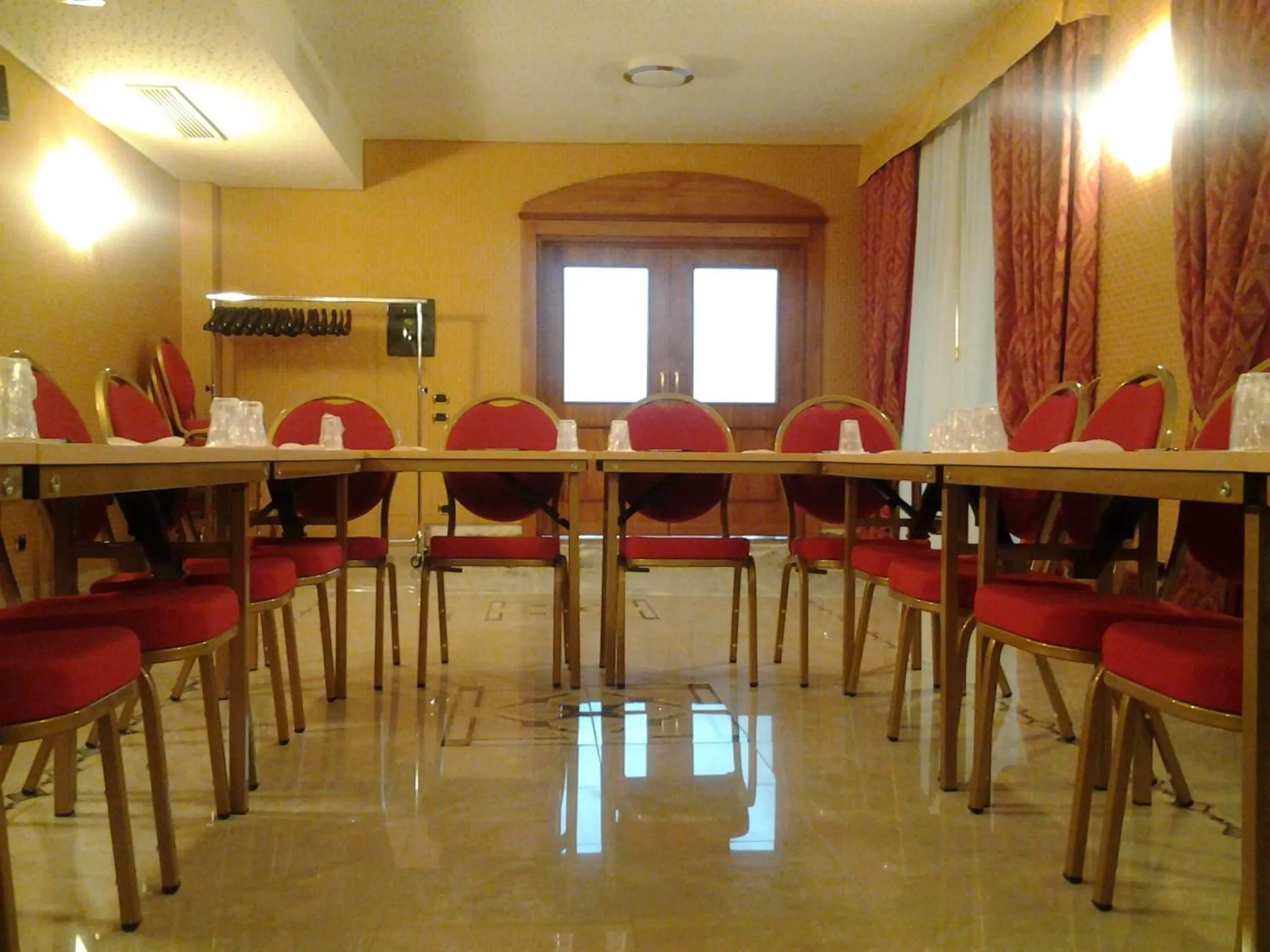Business facilities in Hotel Marconi