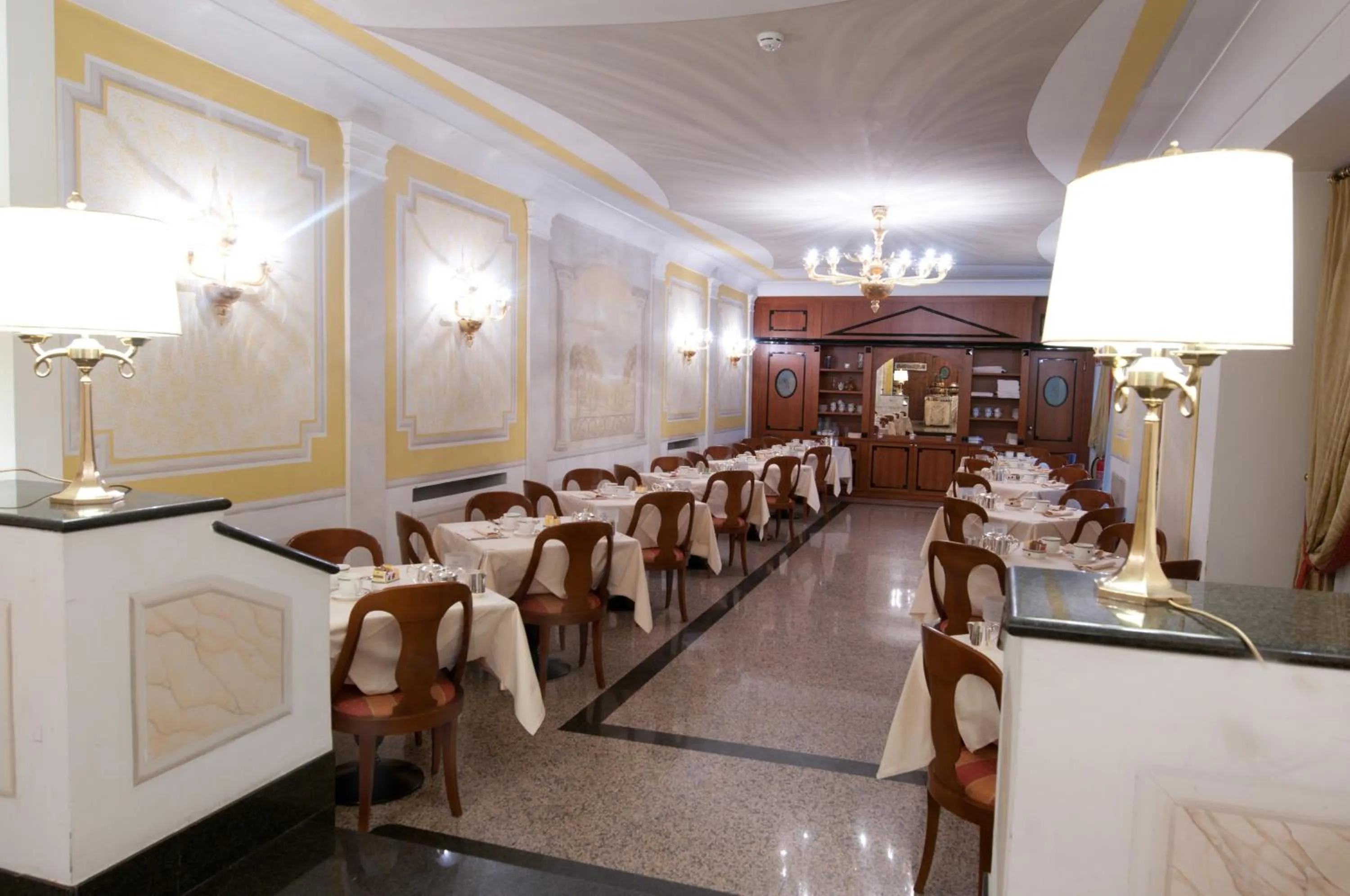 Restaurant/places to eat in Hotel Marconi