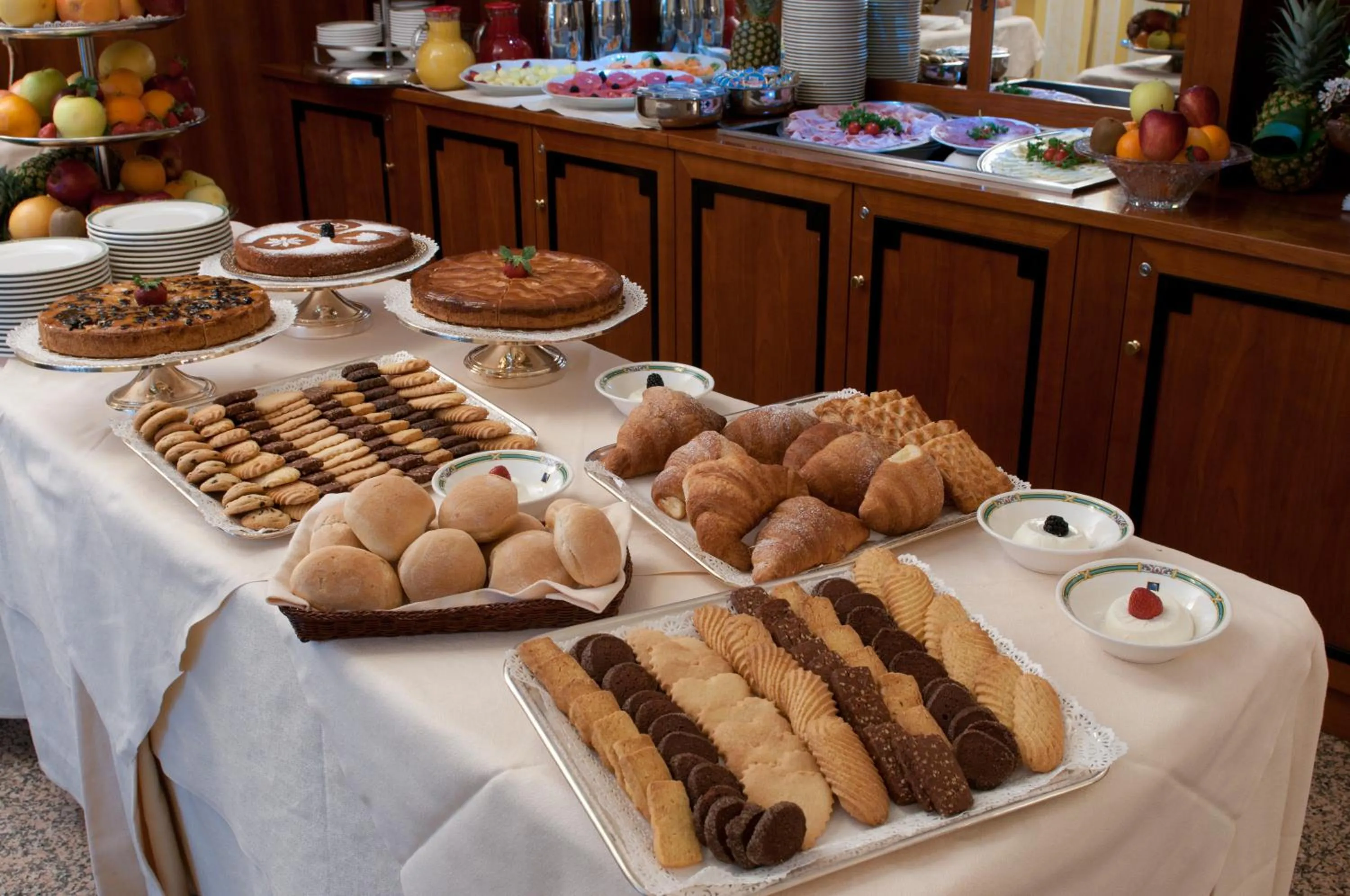 Food and drinks in Hotel Marconi