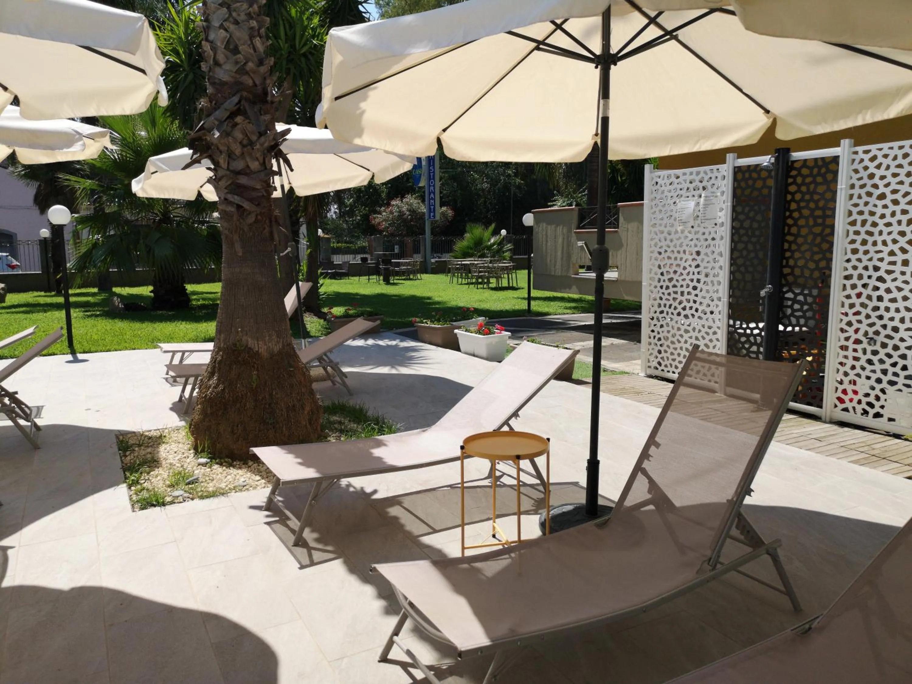 Swimming pool in Oasi Park Hotel