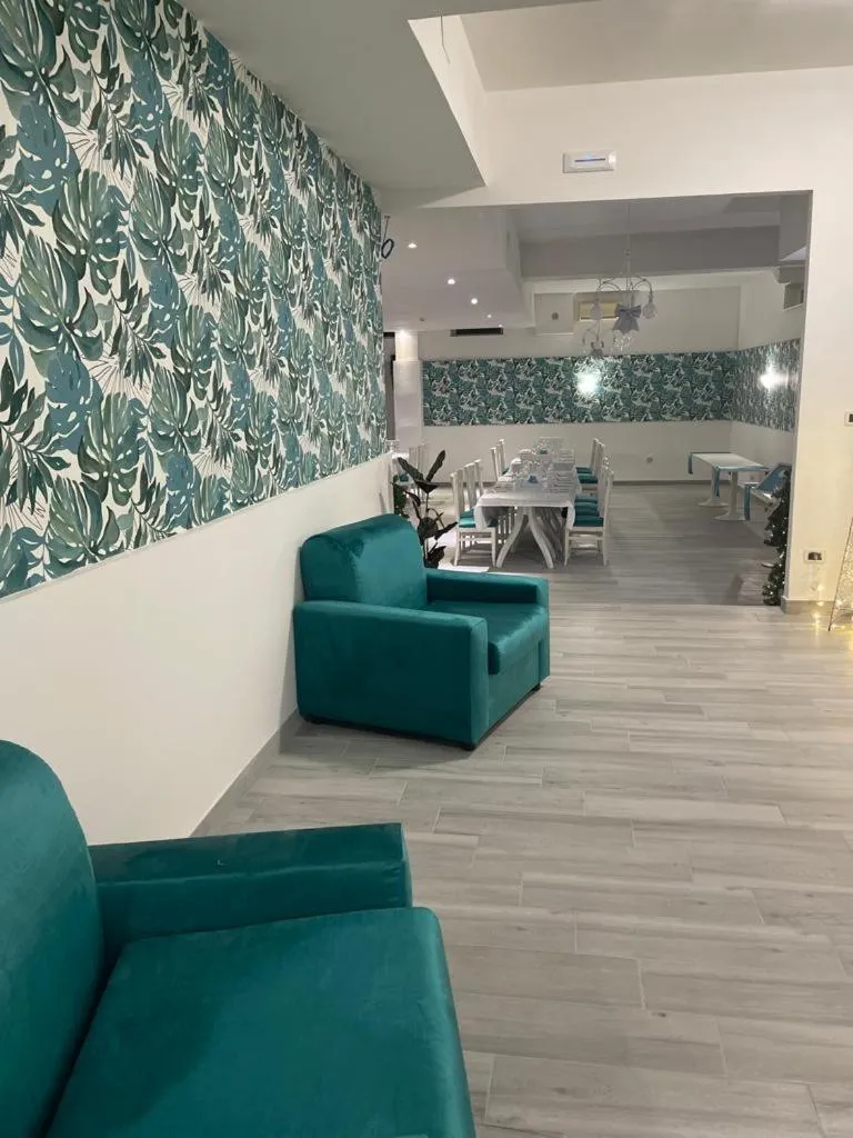 Restaurant/places to eat in Oasi Park Hotel