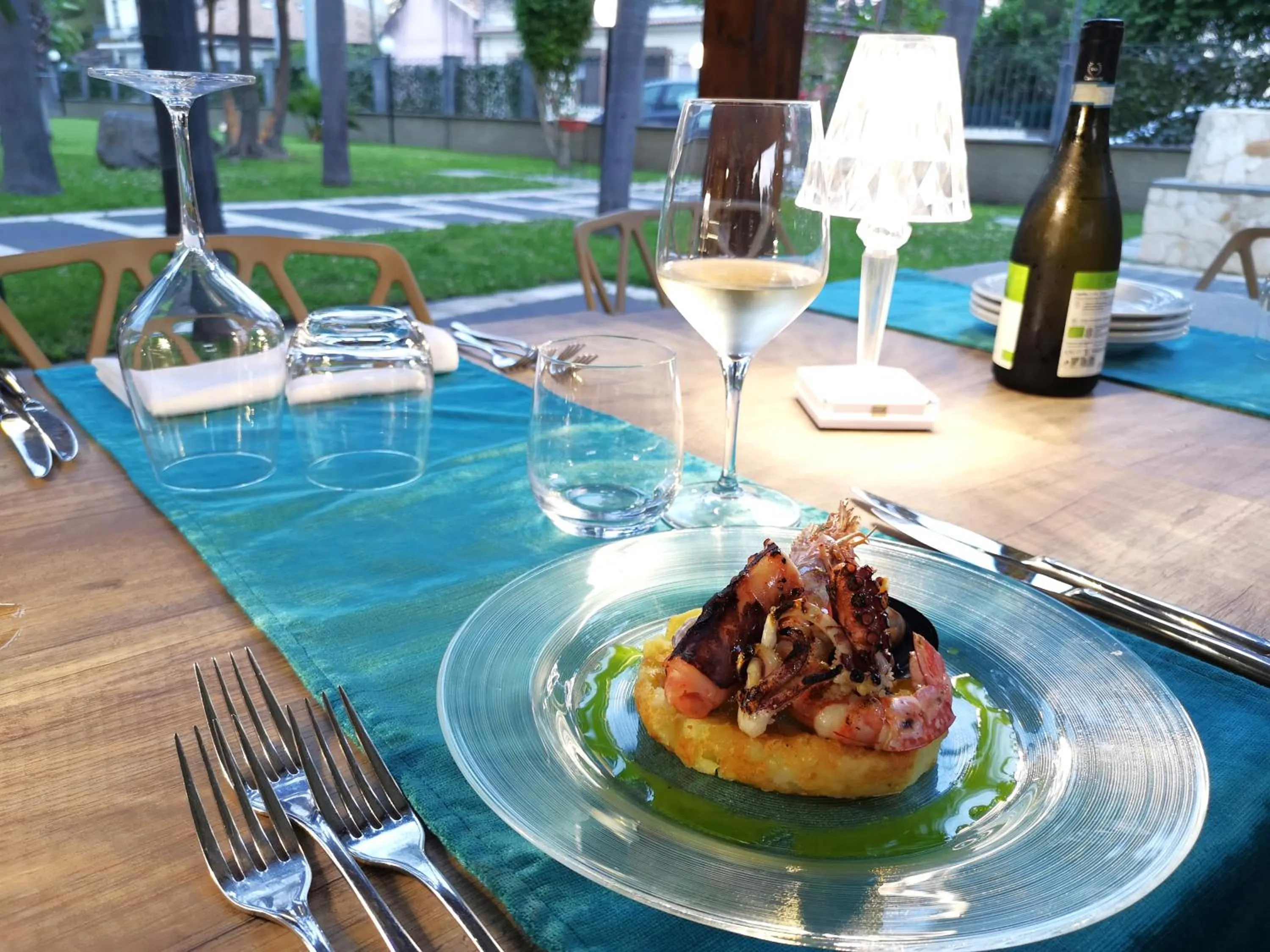 Restaurant/places to eat in Oasi Park Hotel