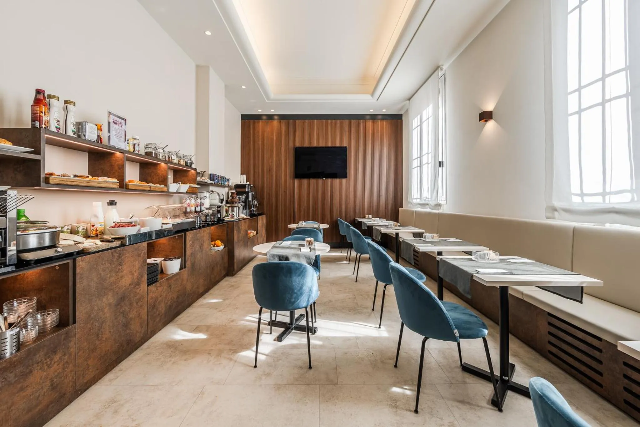 Breakfast in Hotel Astoria