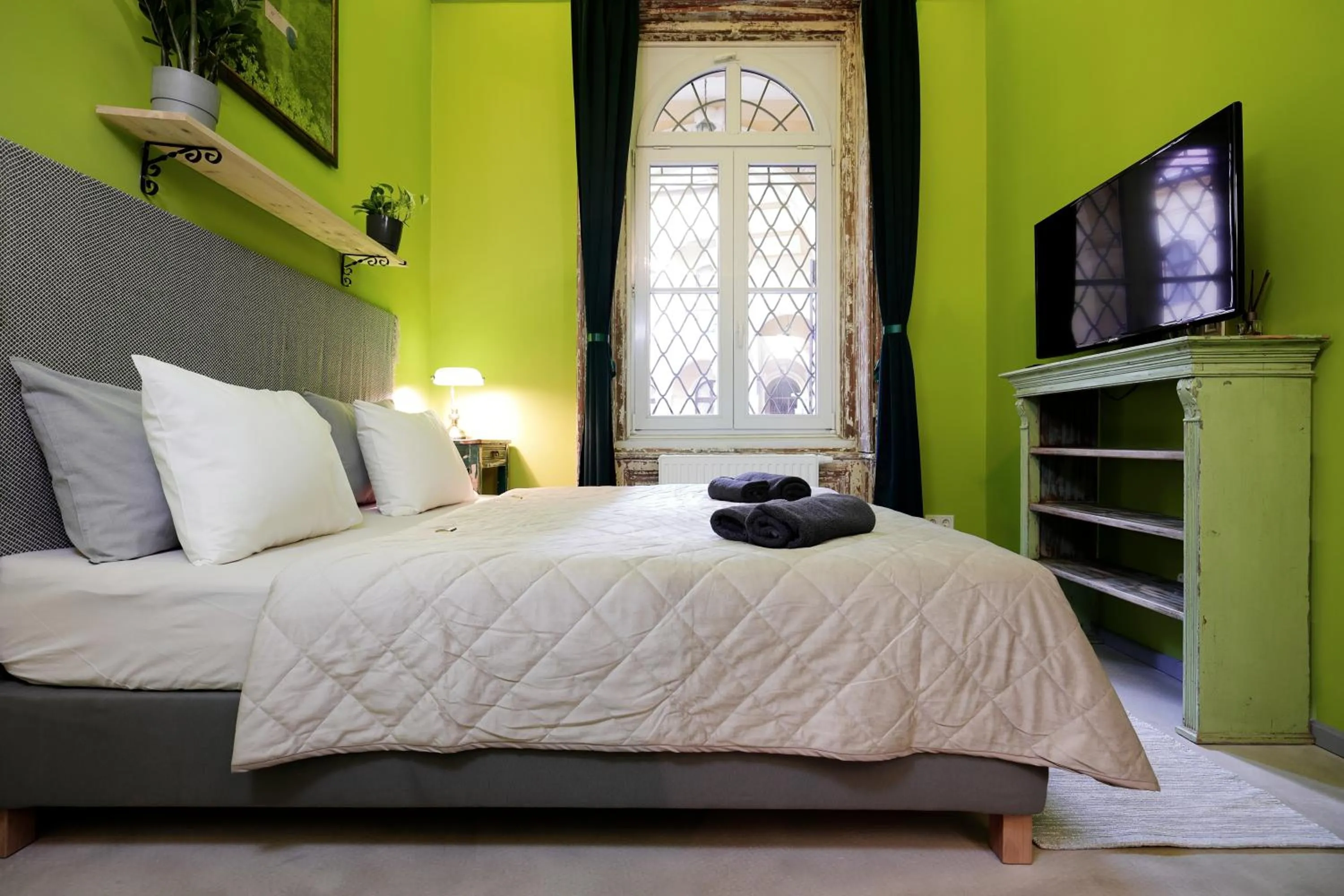 Bed in BudapeStayz - Raday Rooms