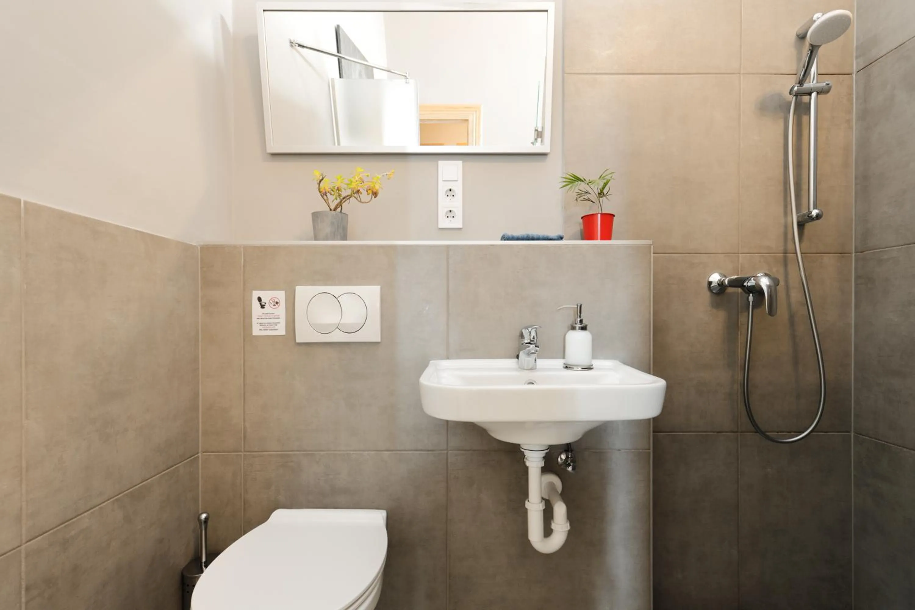 Shower in BudapeStayz - Raday Rooms