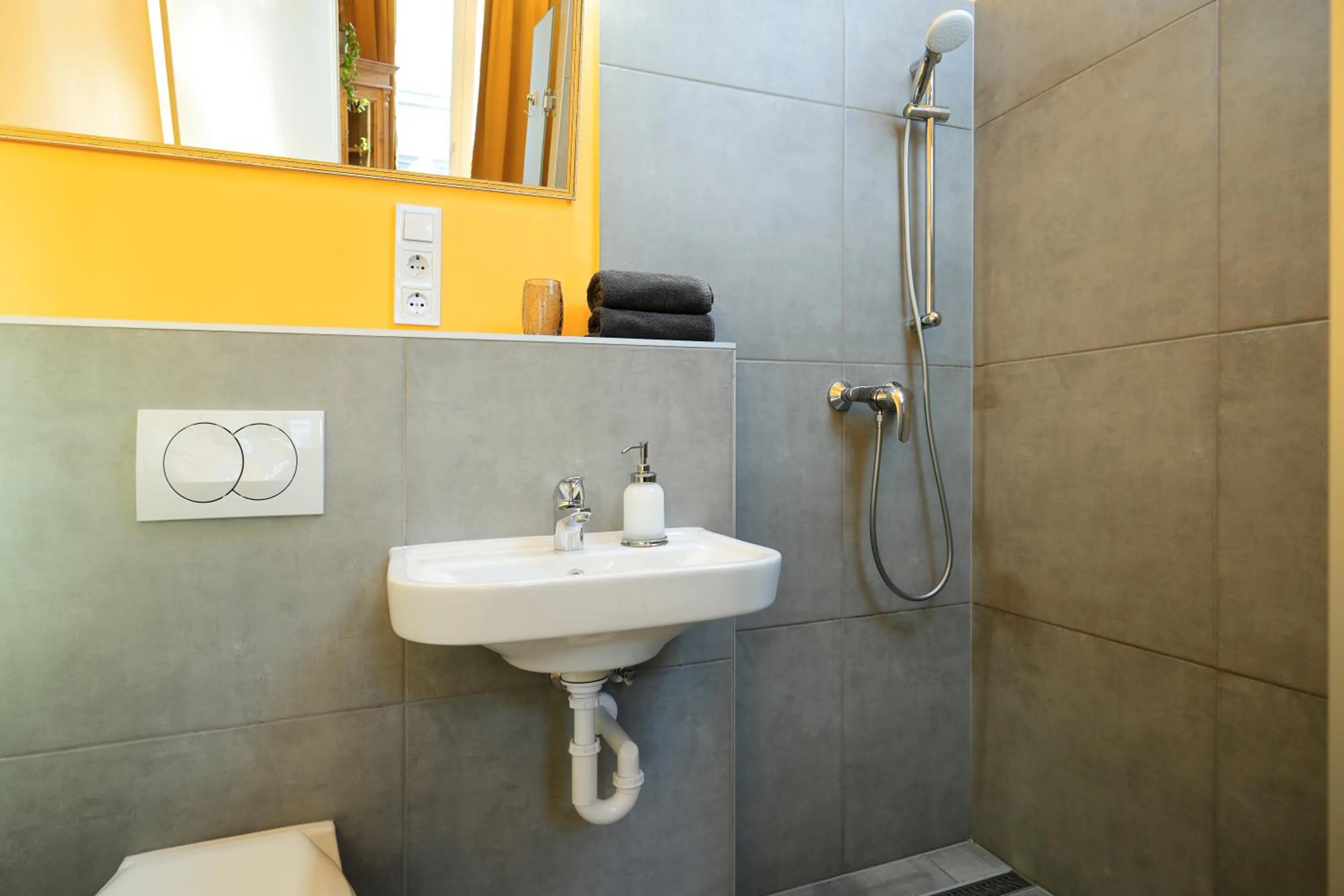 Bathroom in BudapeStayz - Raday Rooms