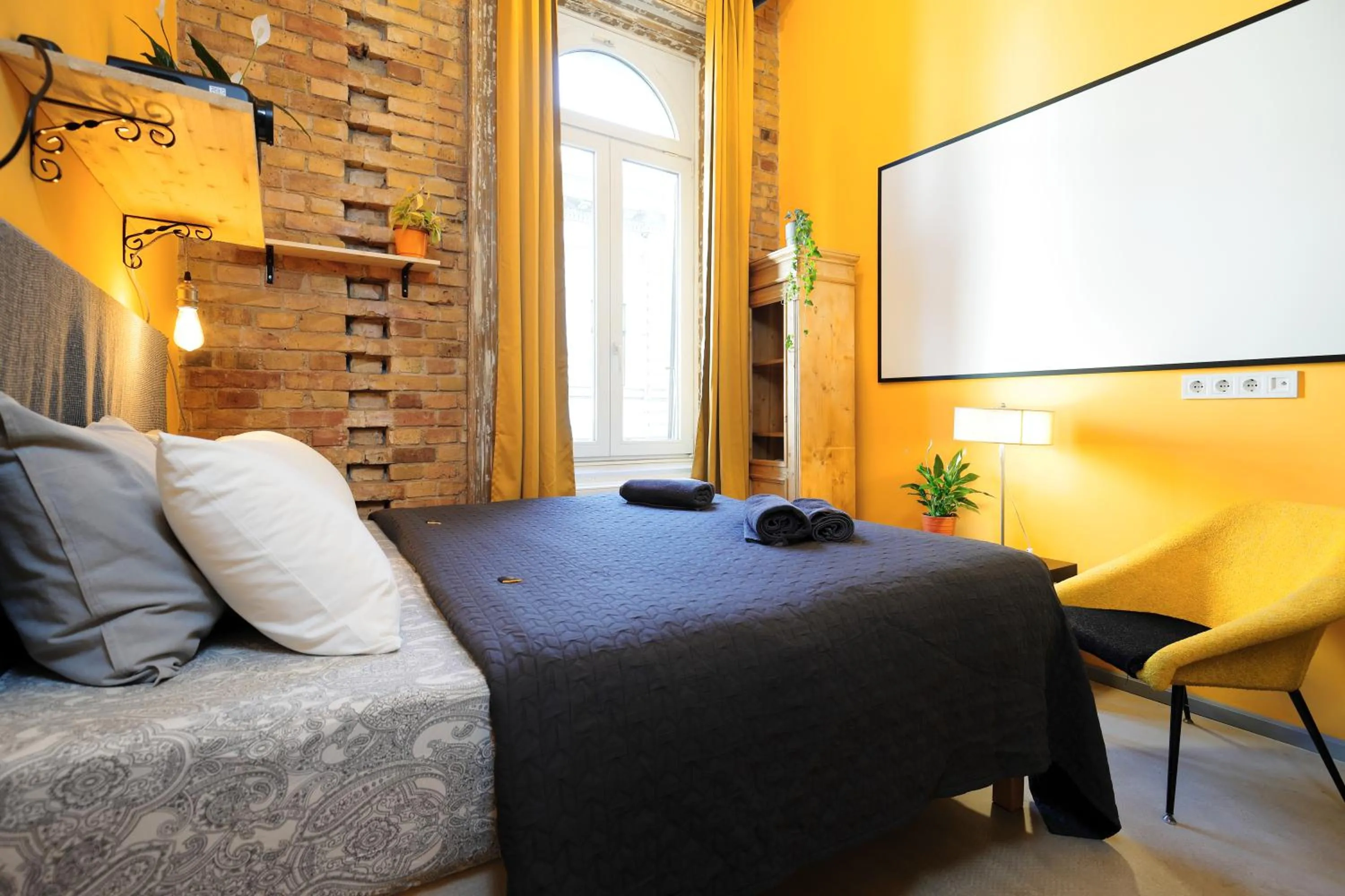 Bed in BudapeStayz - Raday Rooms