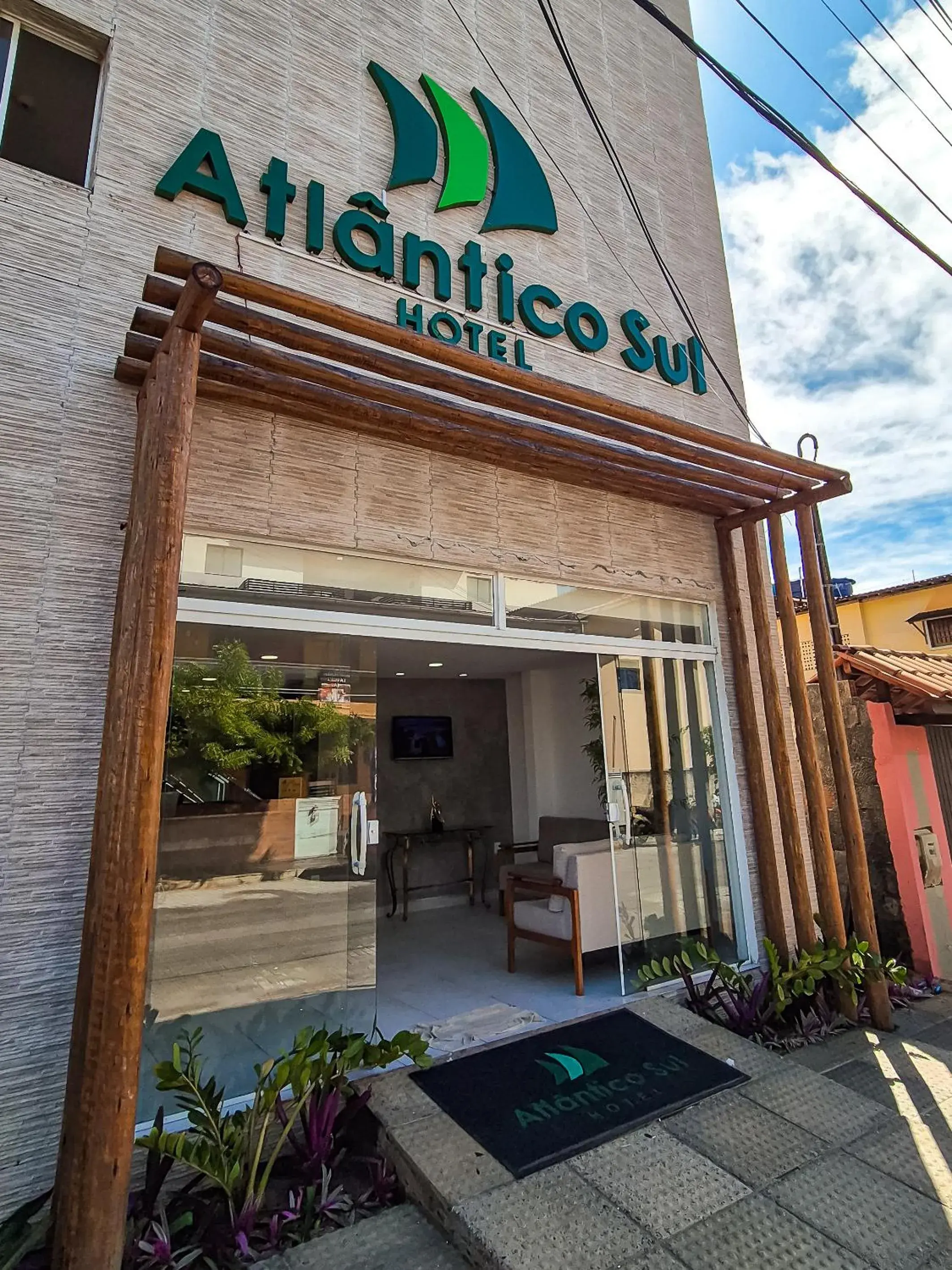 Facade/entrance in Atlântico Sul Hotel Facade/entrance in Atlântico Sul Hotel