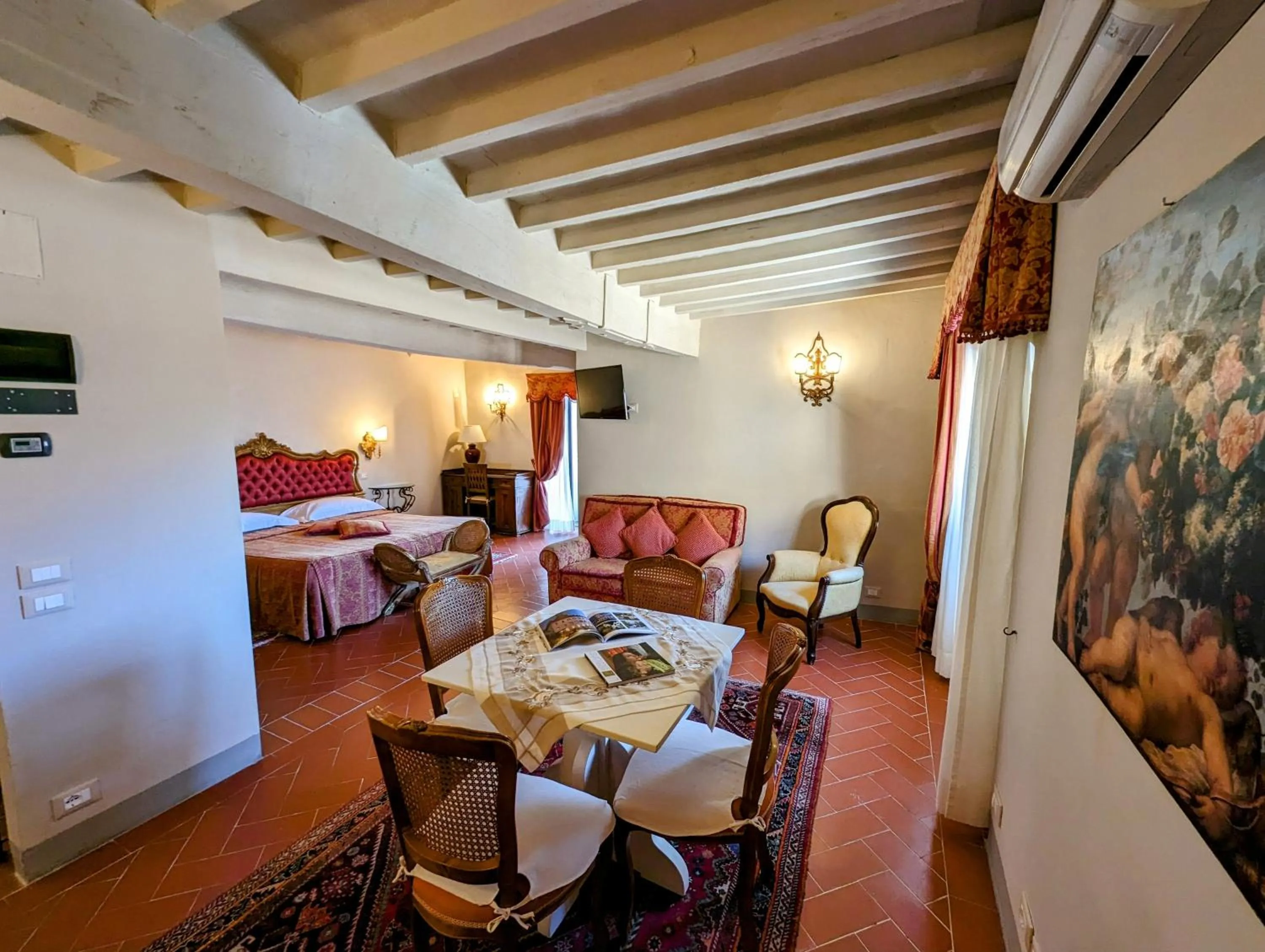 Seating area in Hotel San Michele