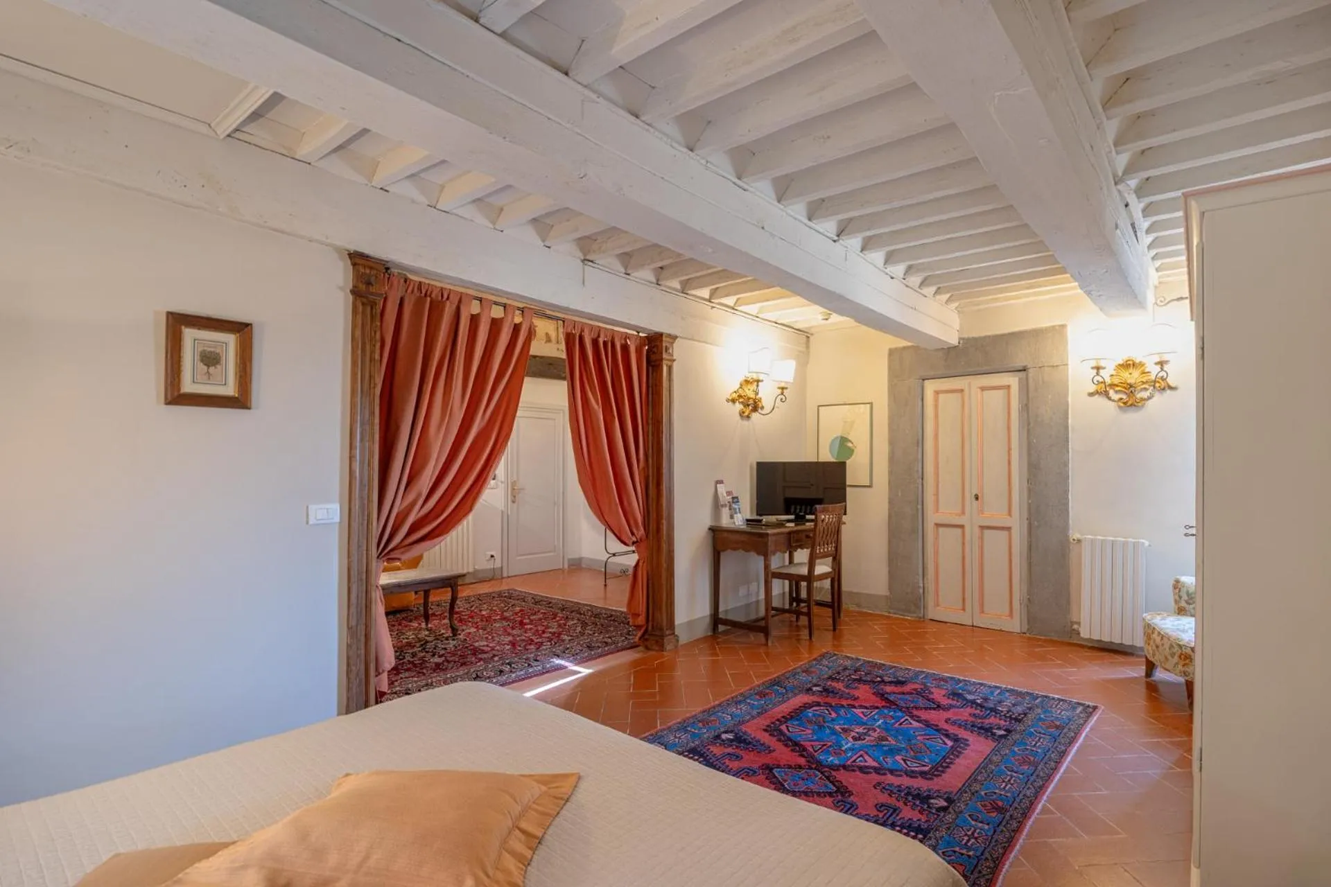 TV and multimedia, Bed in Hotel San Michele