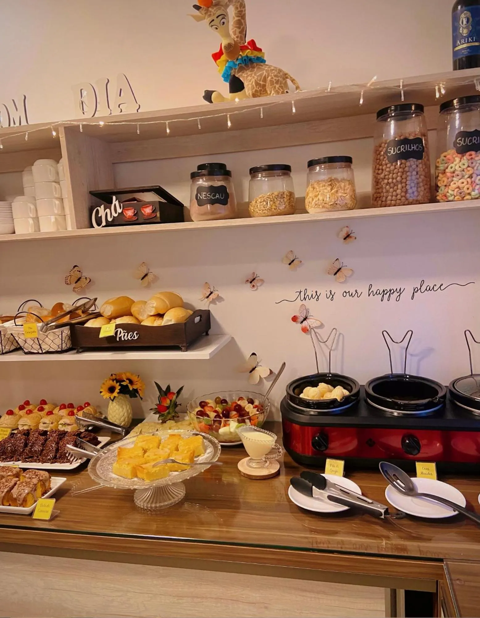 Buffet breakfast in Pousada Villa Vantino