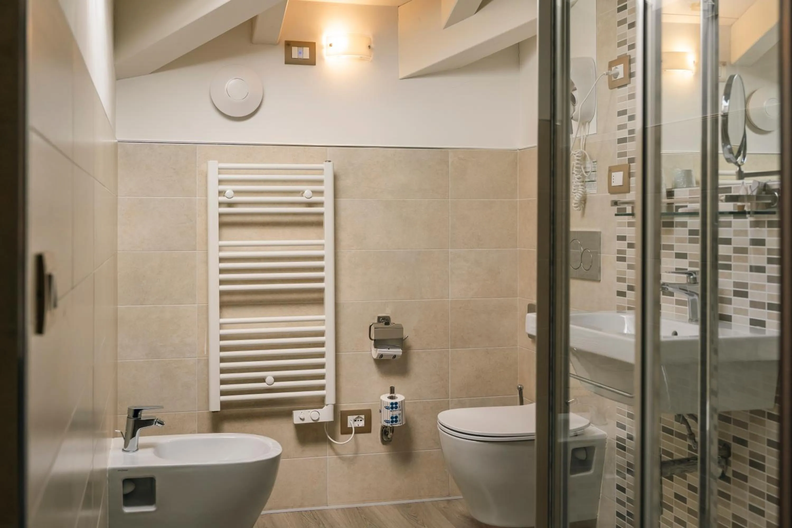 Shower in Hotel Rosa