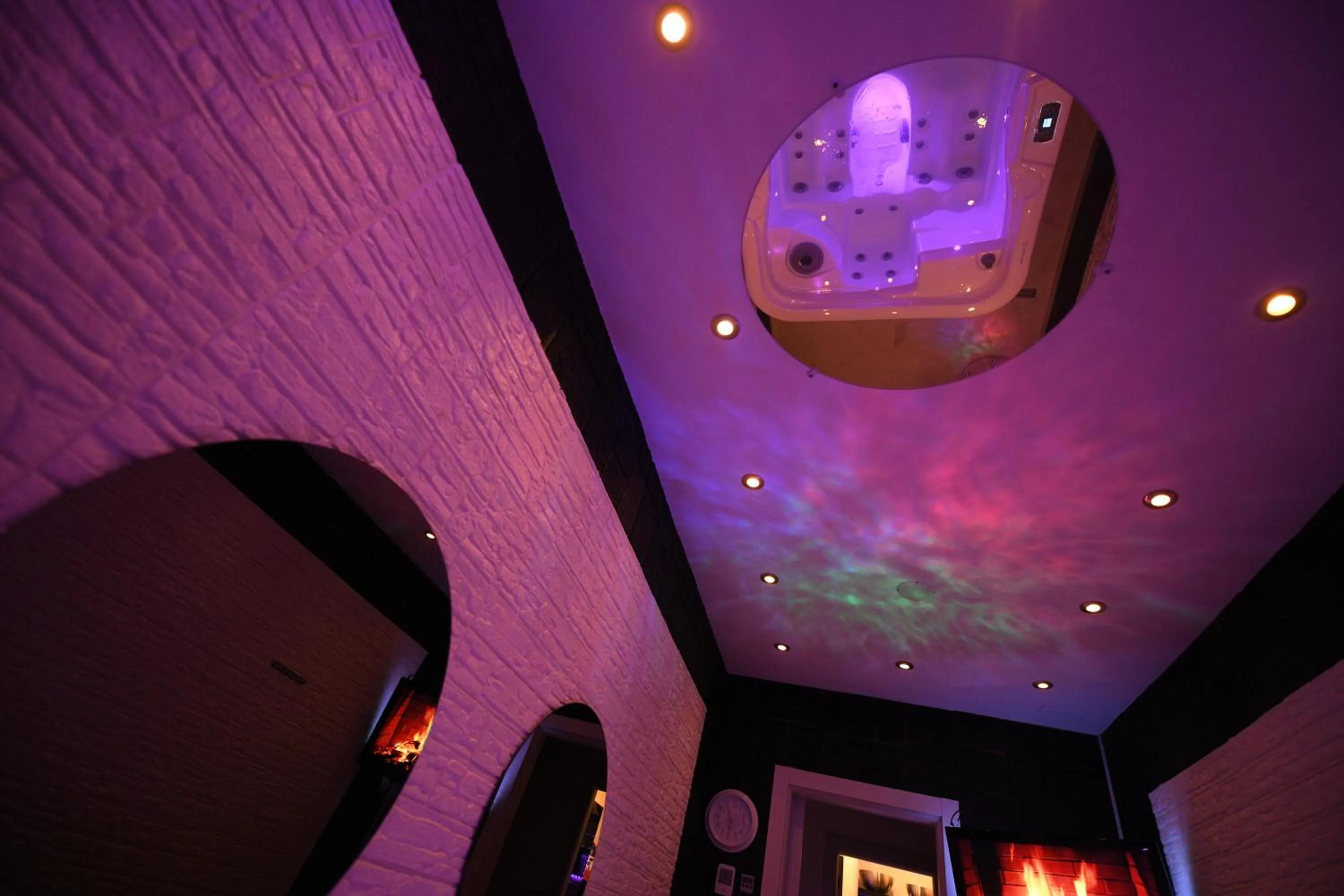 Hot Tub in Aurora Lux Spa Smart apartments