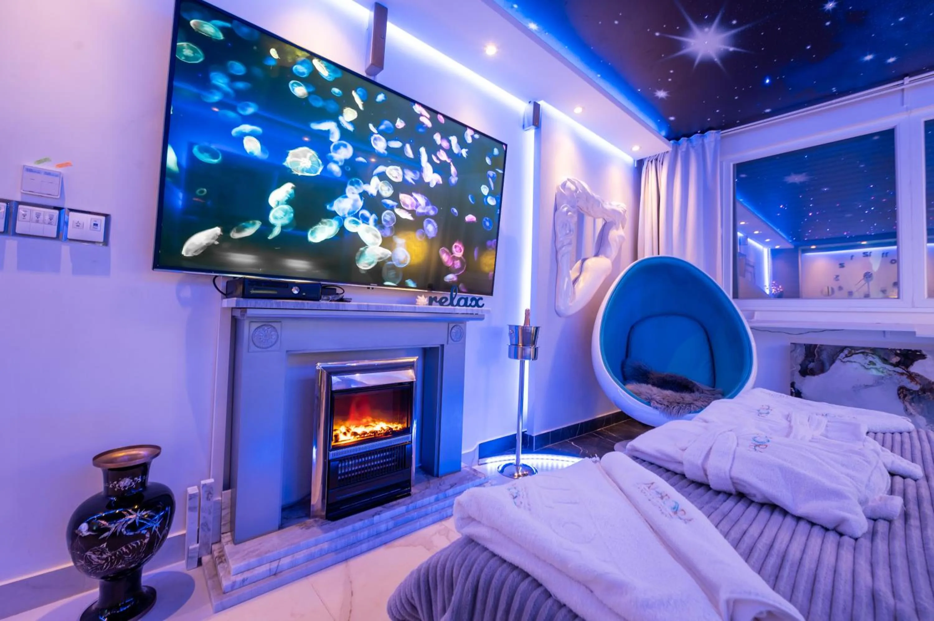 TV and multimedia, Bed in Aurora Lux Spa Smart apartments