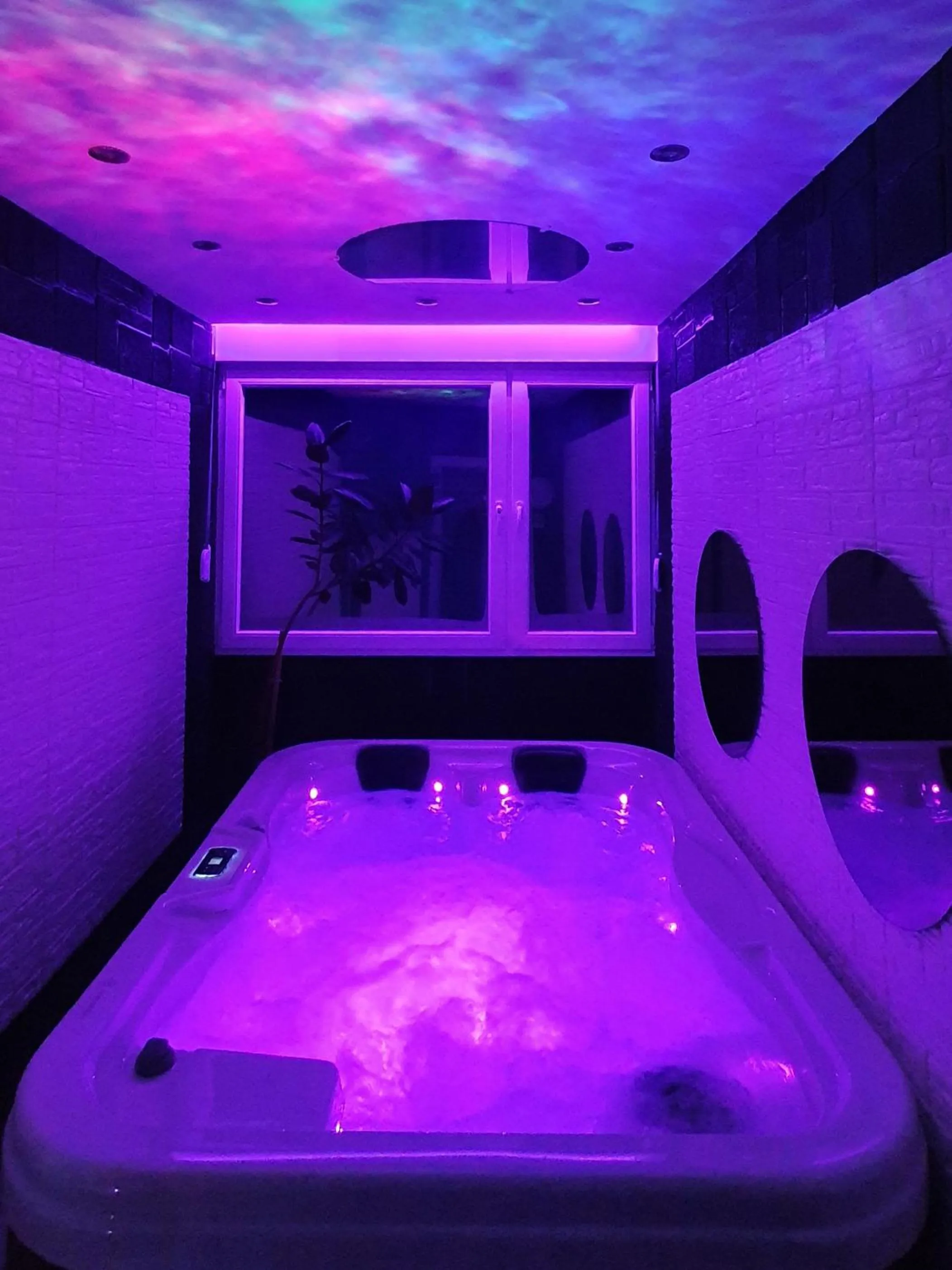 Hot Tub in Aurora Lux Spa Smart apartments