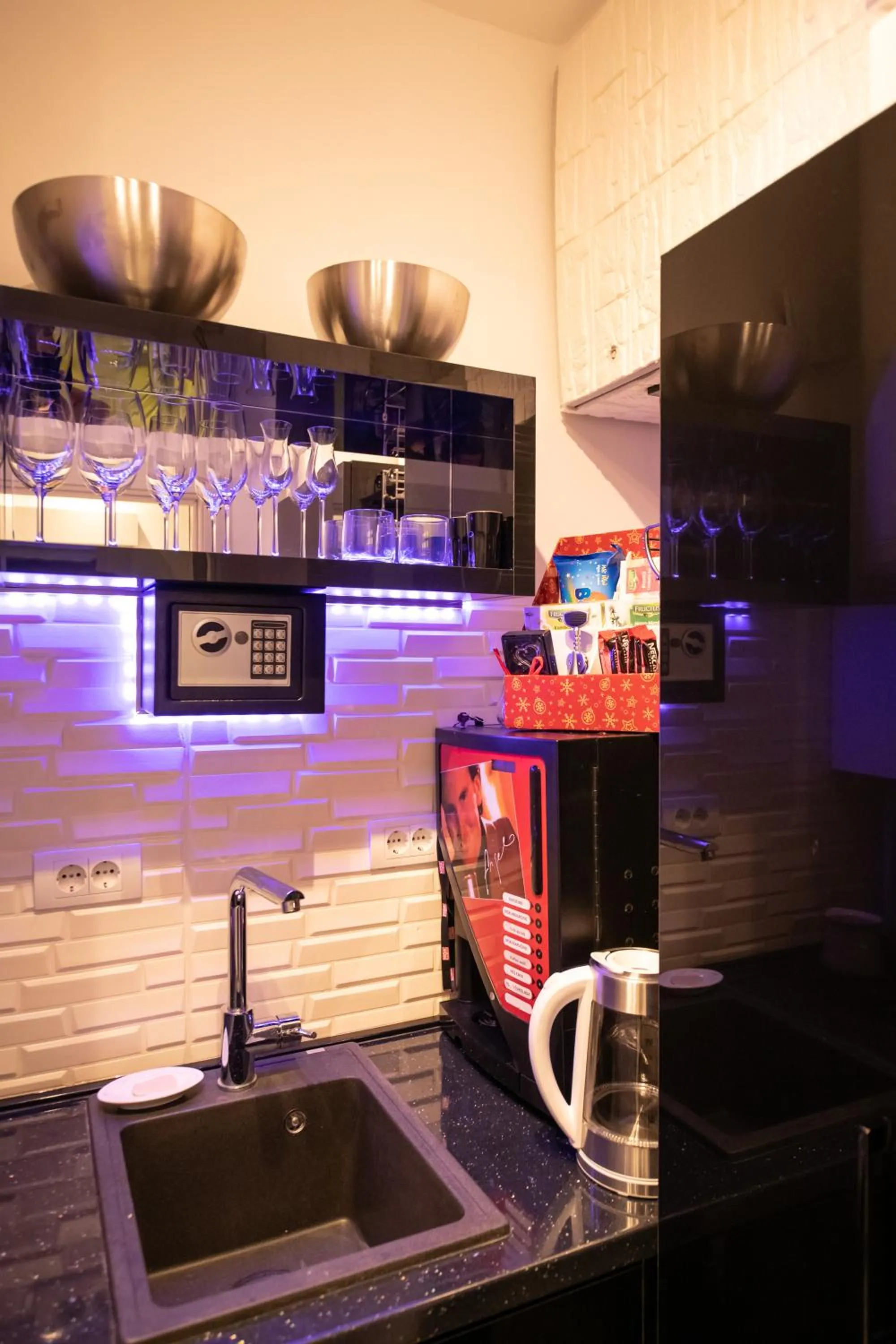 Coffee/tea facilities in Aurora Lux Spa Smart apartments