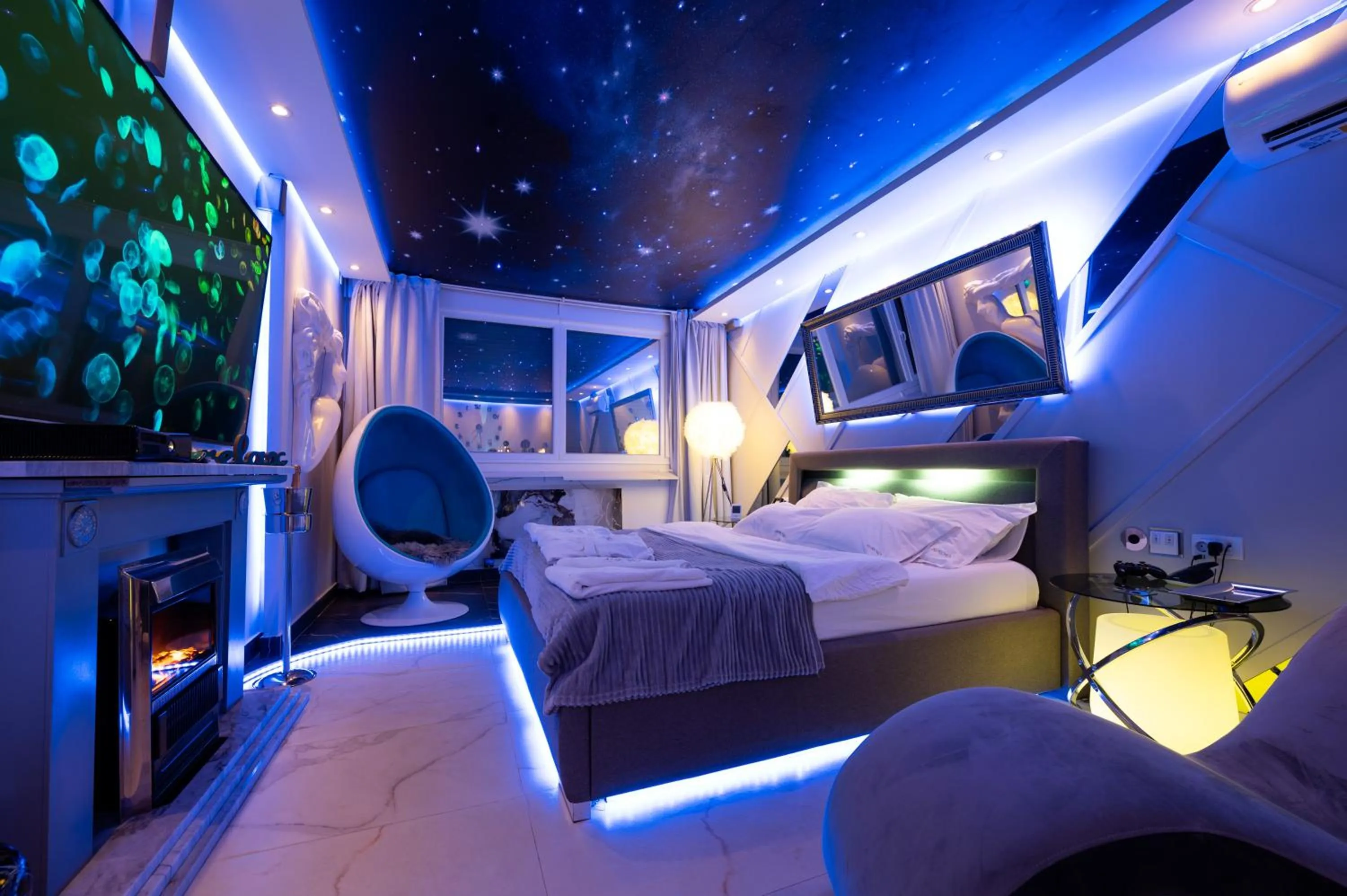 Photo of the whole room, Bed in Aurora Lux Spa Smart apartments