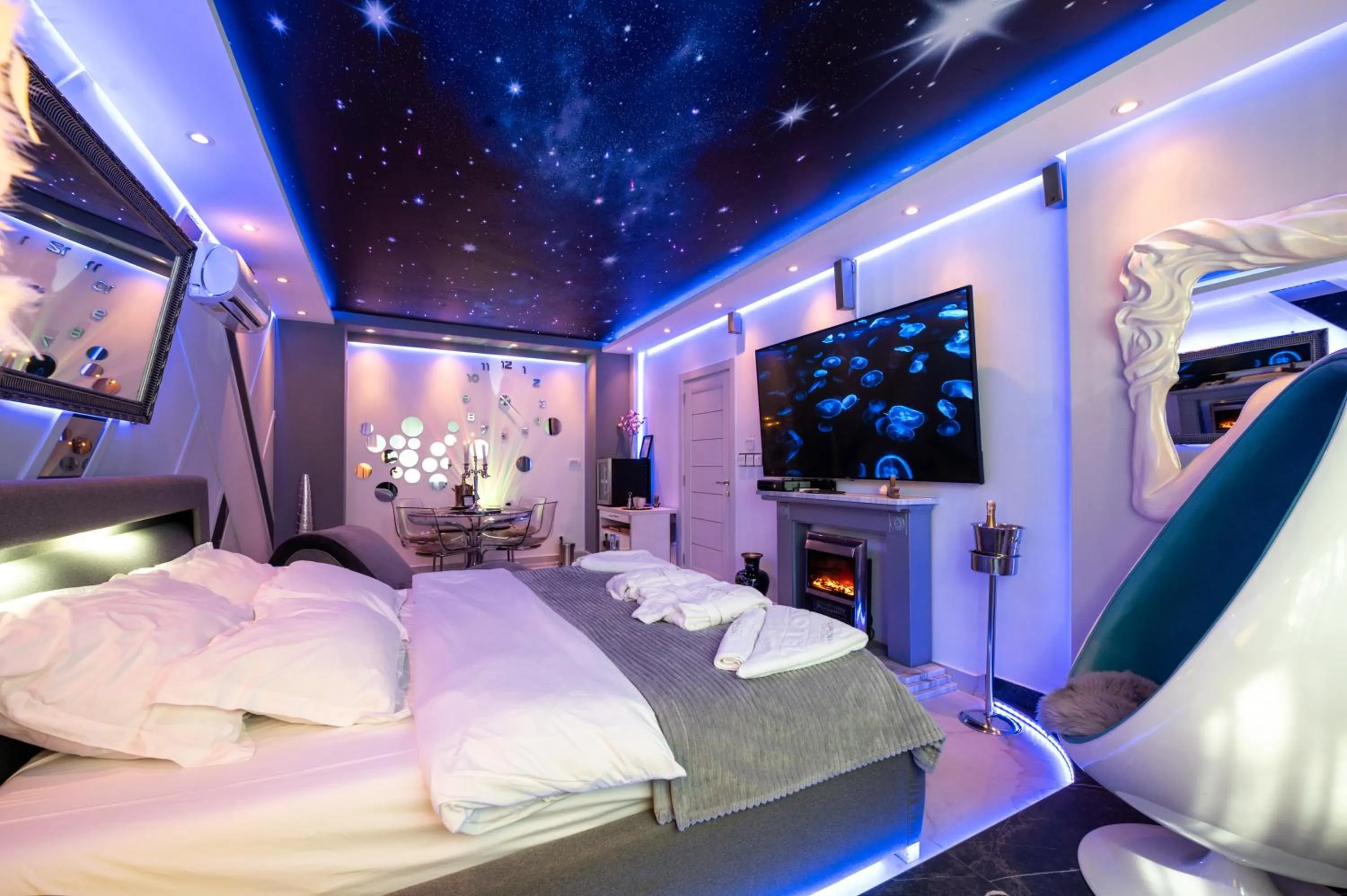 Bed in Aurora Lux Spa Smart apartments