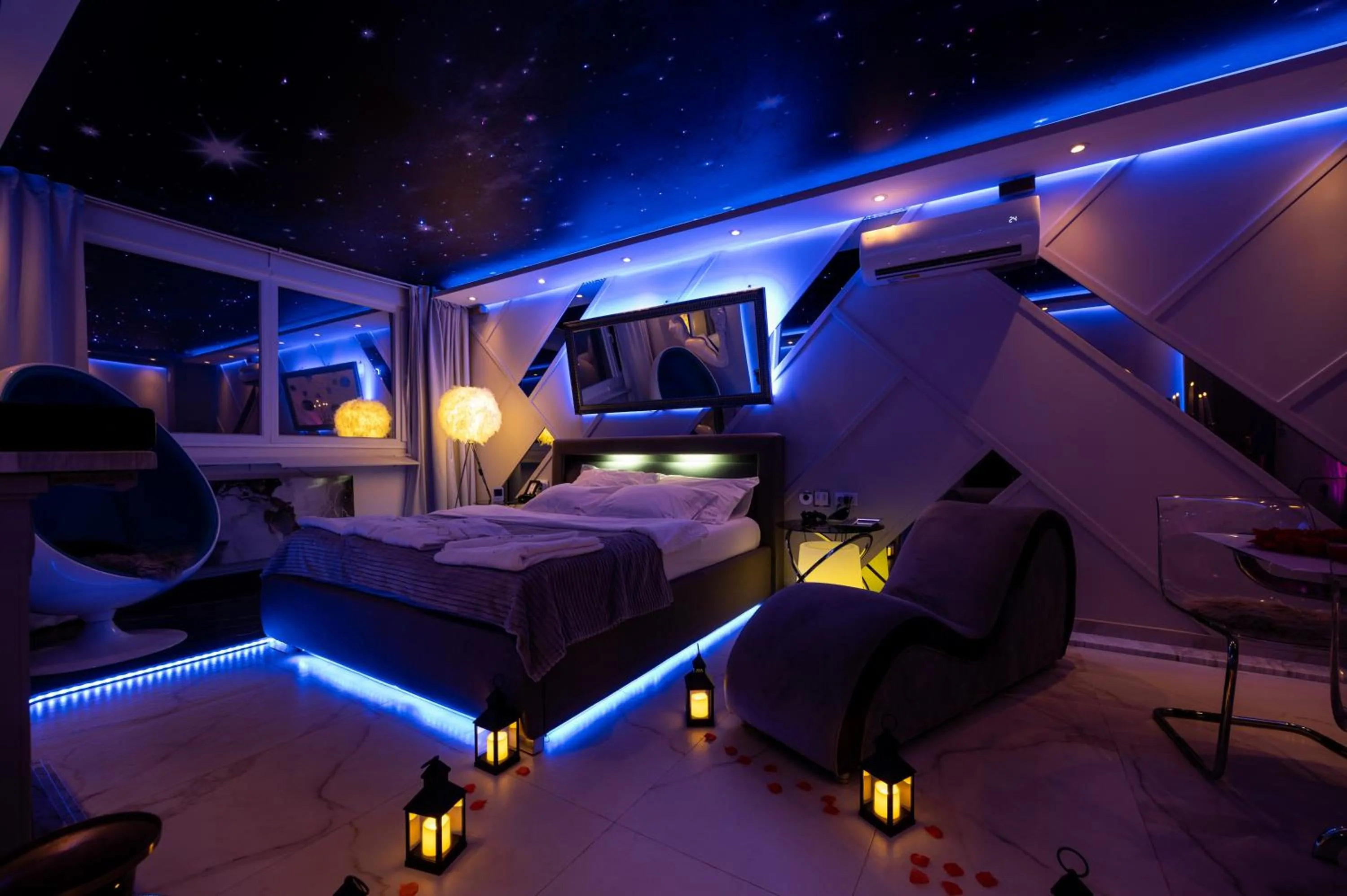 Photo of the whole room, Bed in Aurora Lux Spa Smart apartments