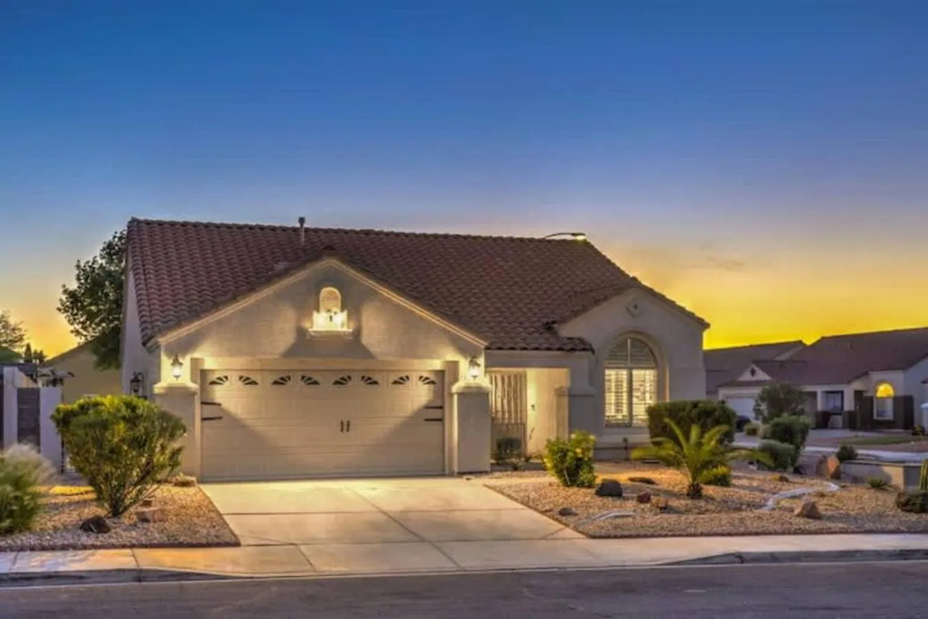 Family Fun for Everyone in Las Vegas- 4 Bedrooms, Billiards, Game Room