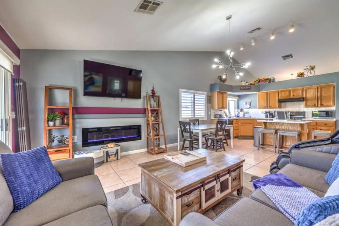 Family Fun for Everyone in Las Vegas- 4 Bedrooms, Billiards, Game Room