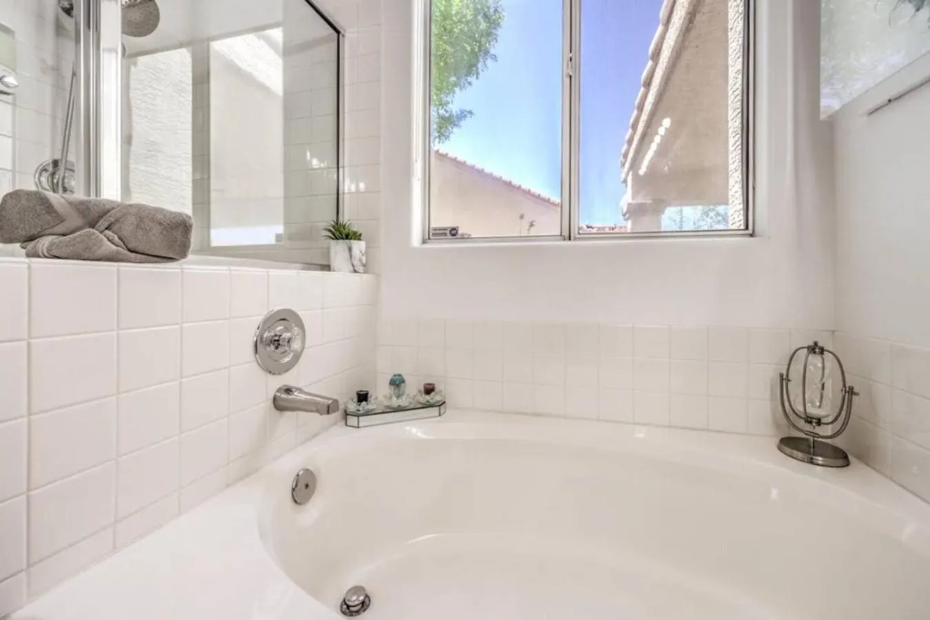 Family Fun for Everyone in Las Vegas- 4 Bedrooms, Billiards, Game Room